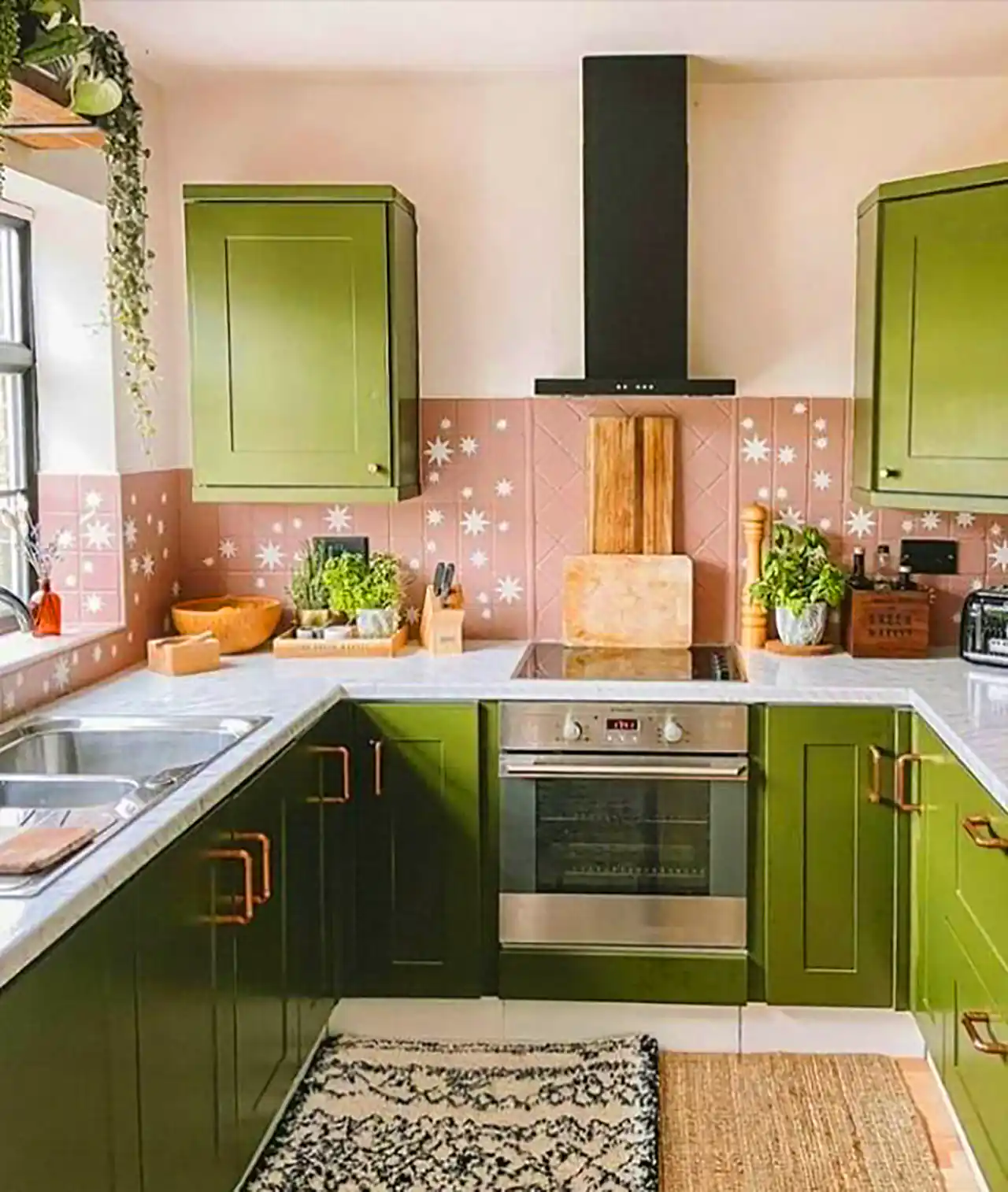 آشپزخانه نئوکلاسیک خوش رنگ 