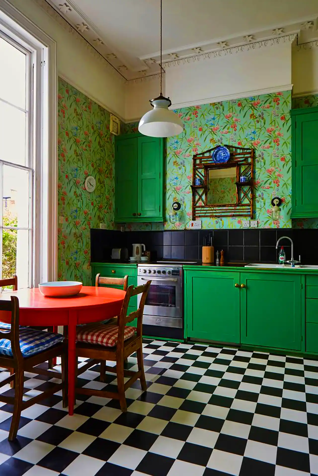 آشپزخانه نئوکلاسیک خوش رنگ 