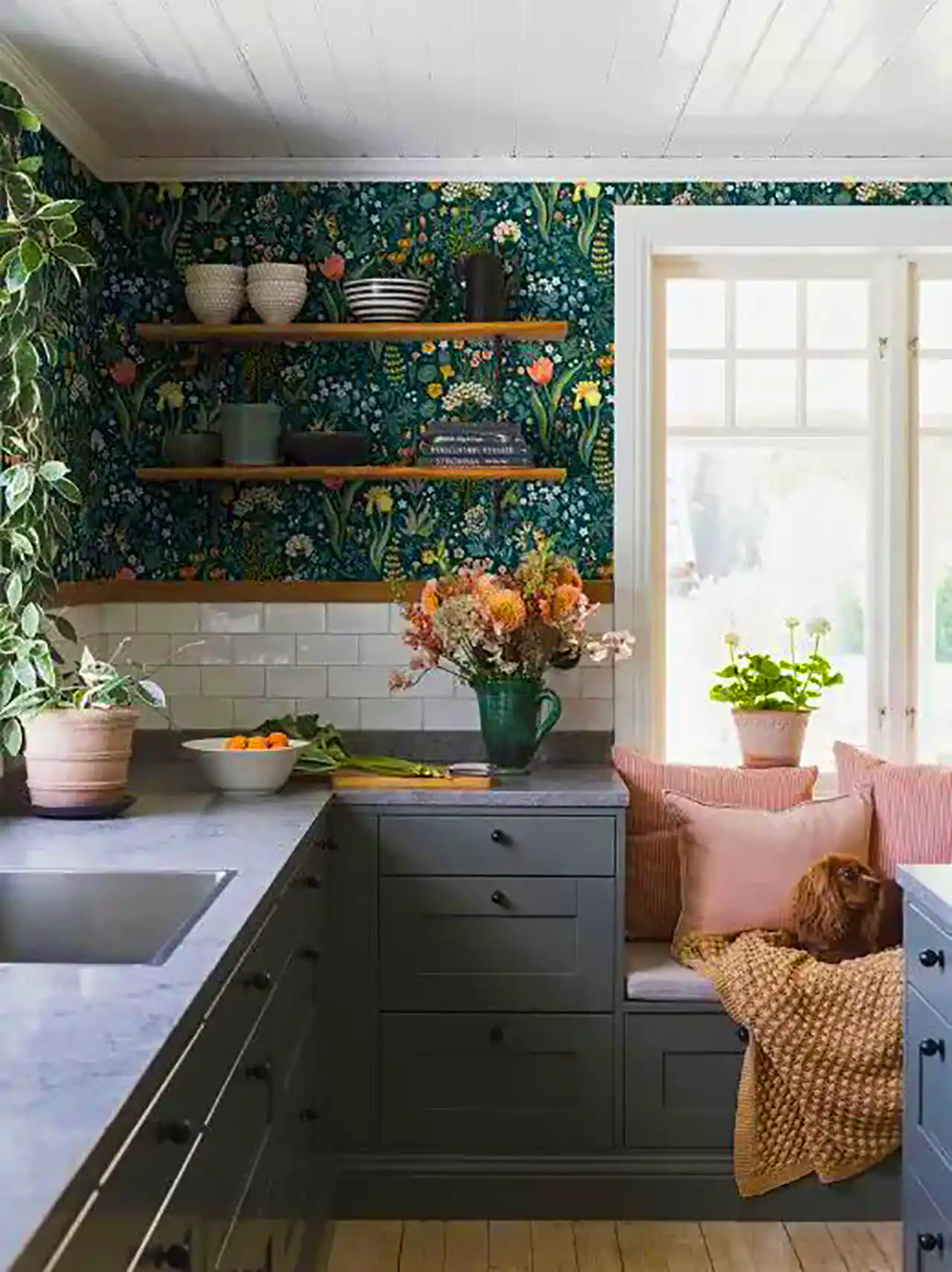 آشپزخانه نئوکلاسیک خوش رنگ 