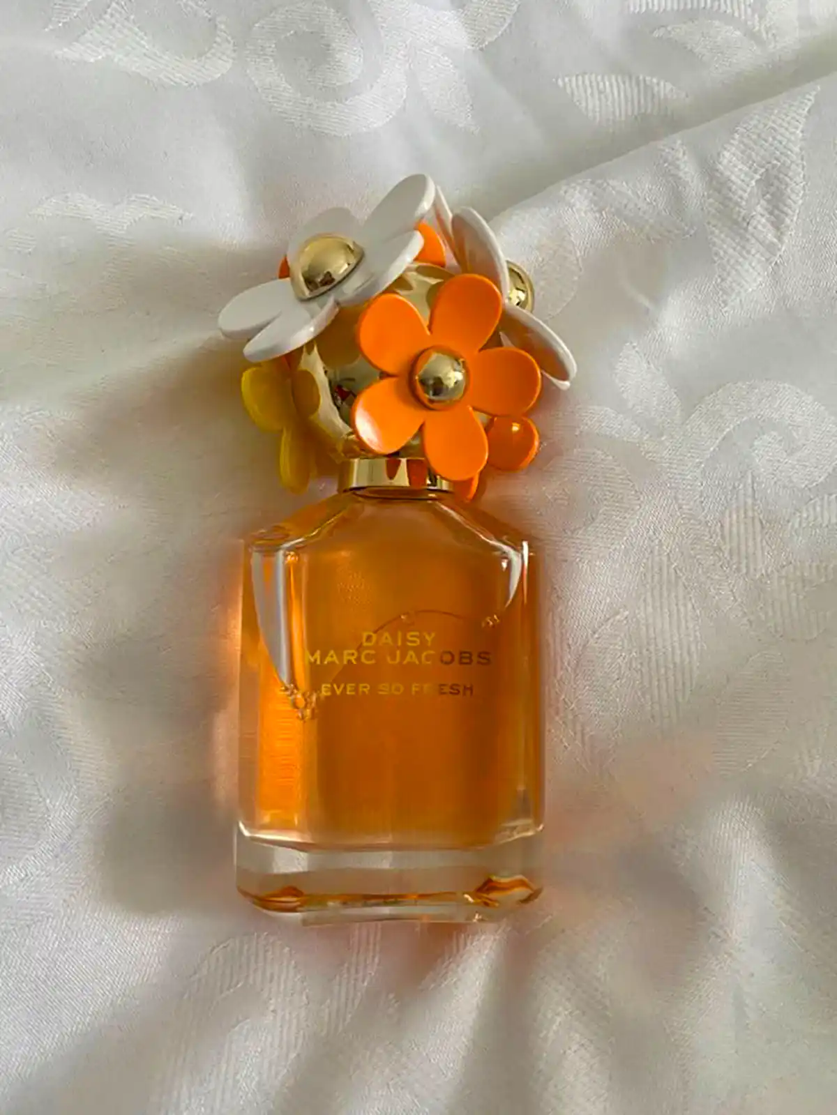 عطر زنانه میوه ای برای هدیه 