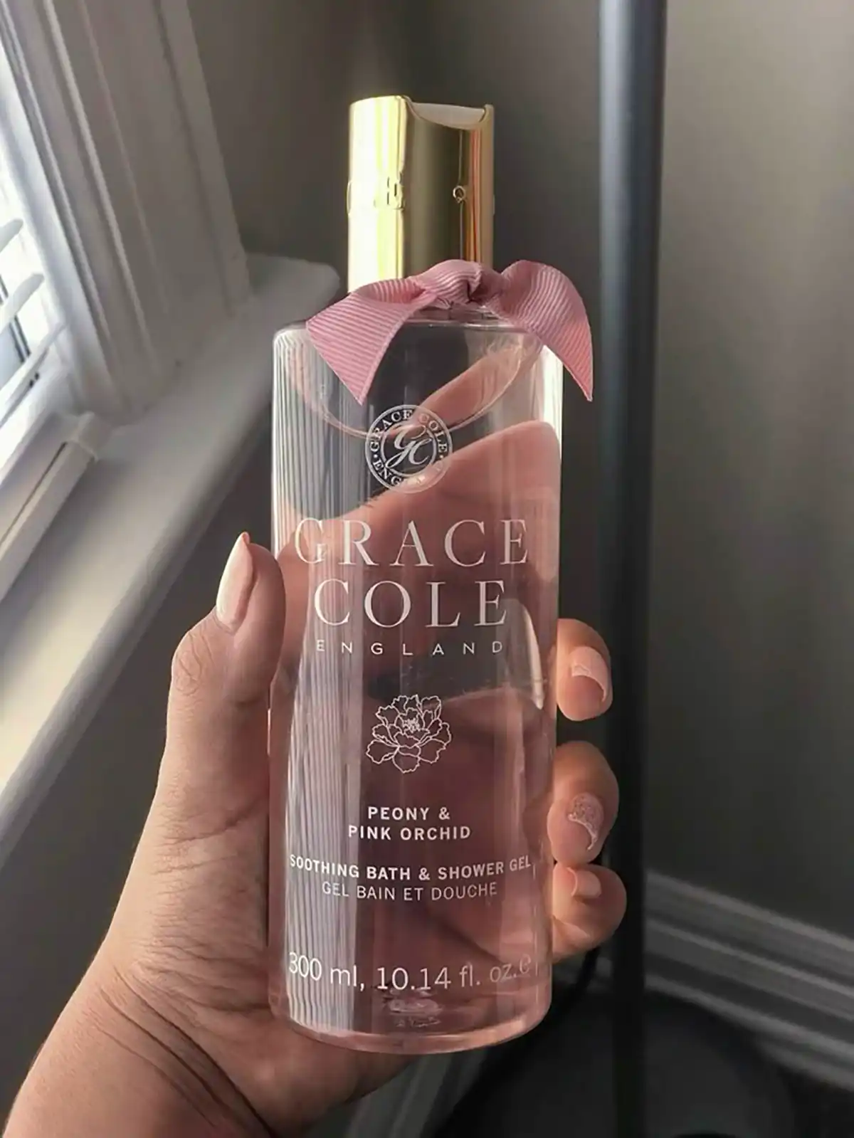 عطر زنانه میوه ای برای هدیه 