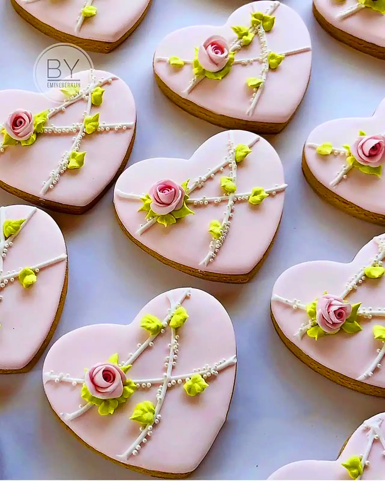 کوکی عاشقانه قلبی صورتی