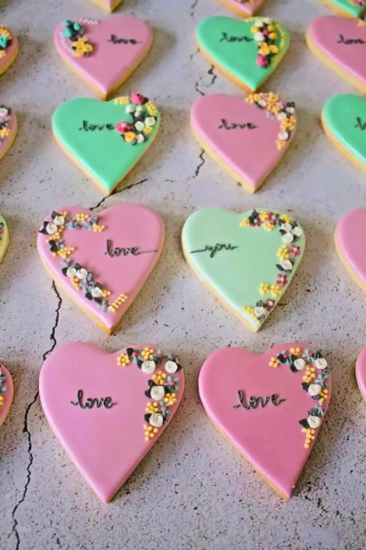 کوکی عاشقانه قلبی صورتی