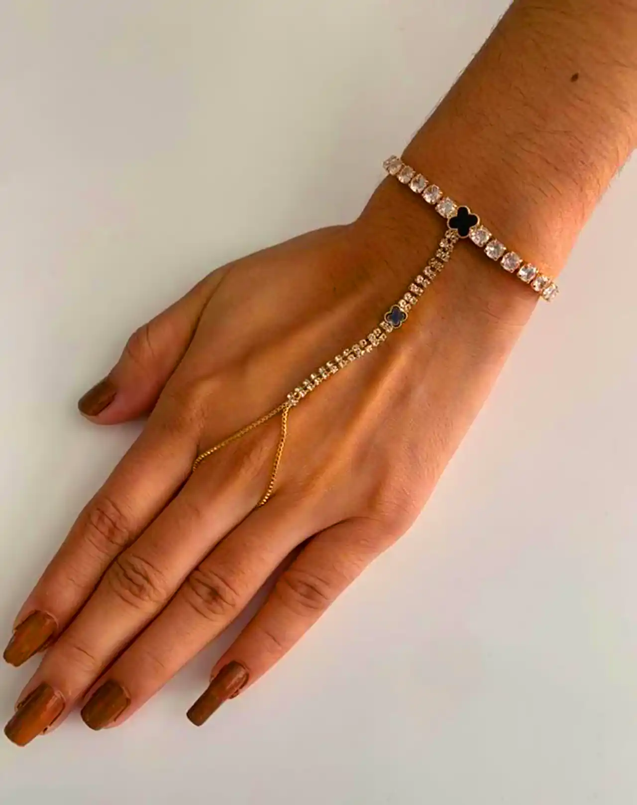 دستبند مجلسی ظریف زنانه