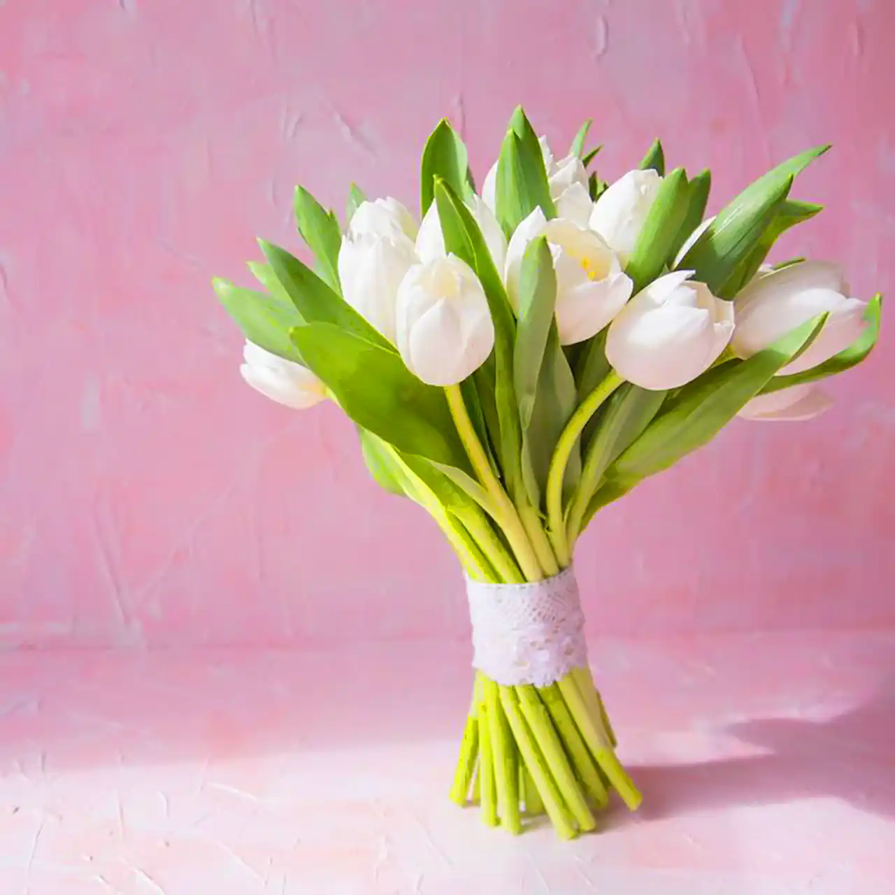 دستبند گل سفید مخصوص عروس