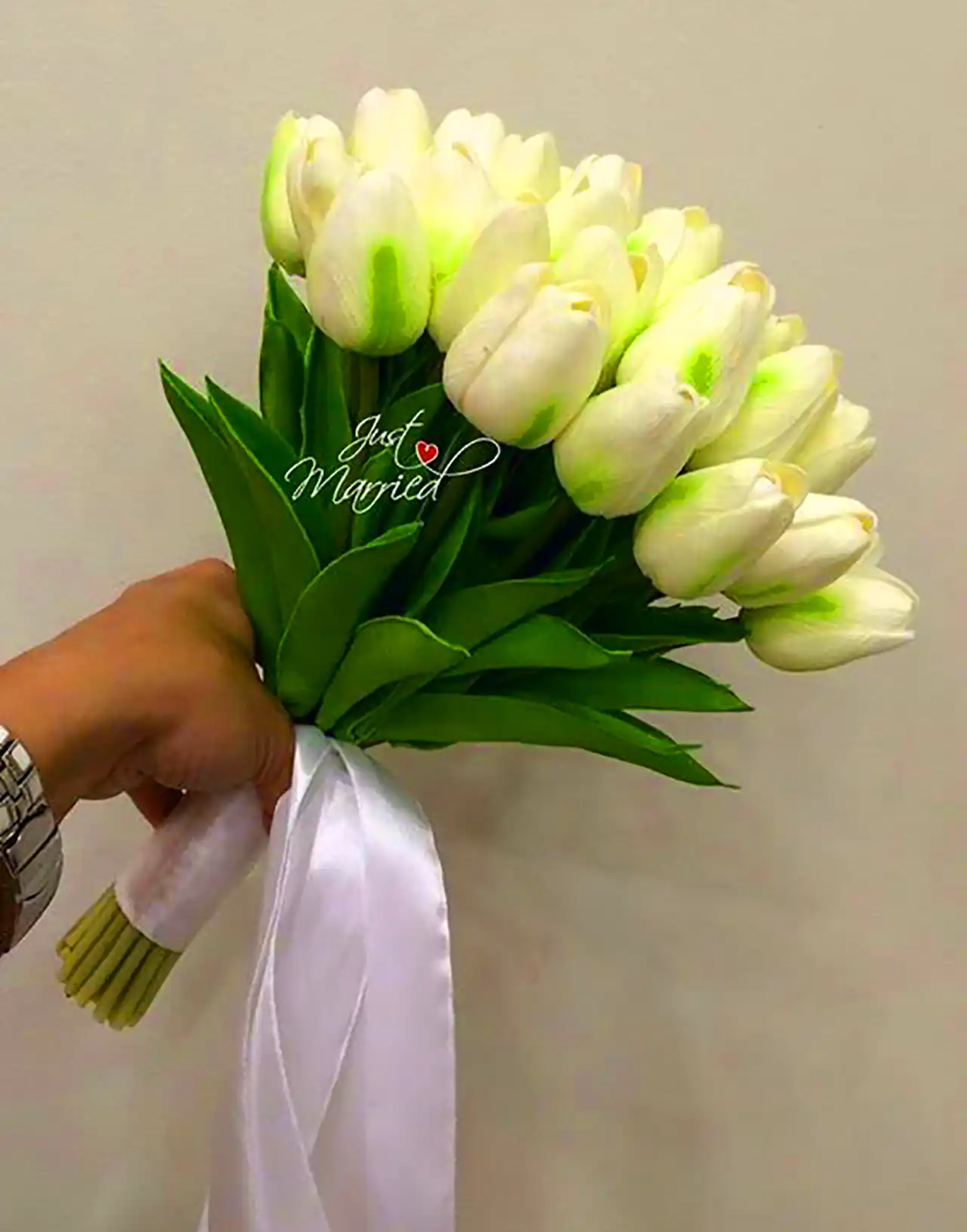 دستبند گل سفید مخصوص عروس