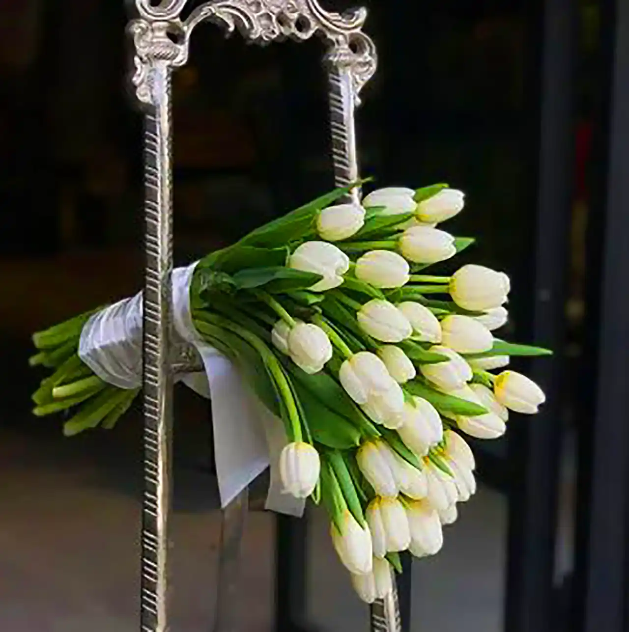 دستبند گل سفید مخصوص عروس