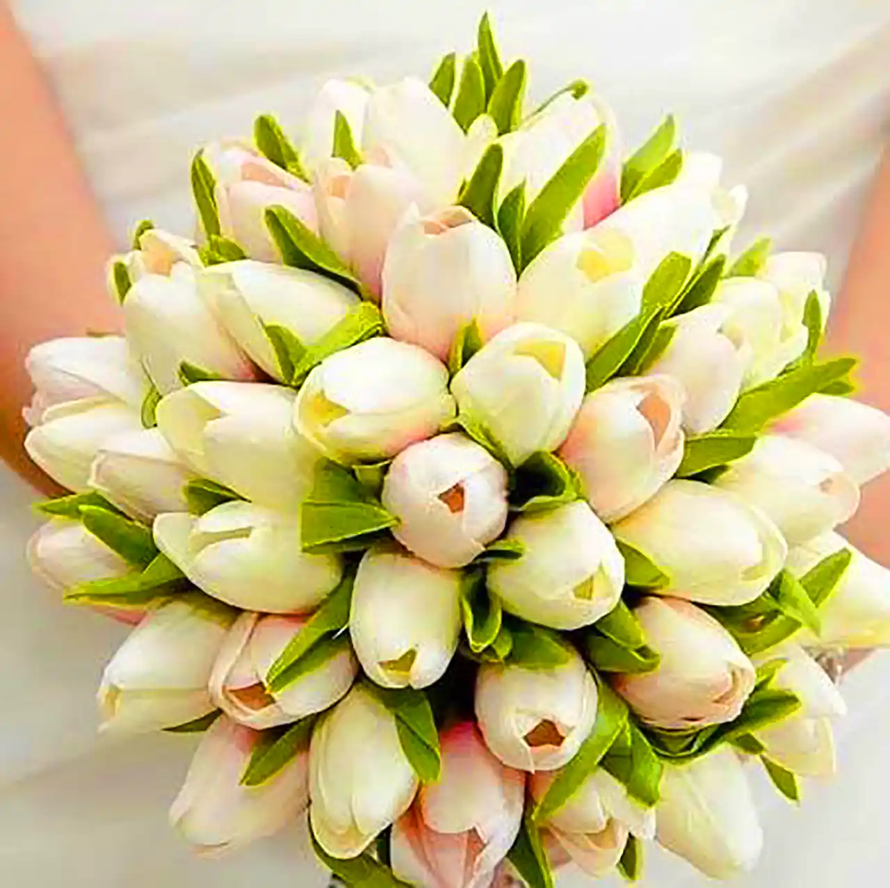 دستبند گل سفید مخصوص عروس