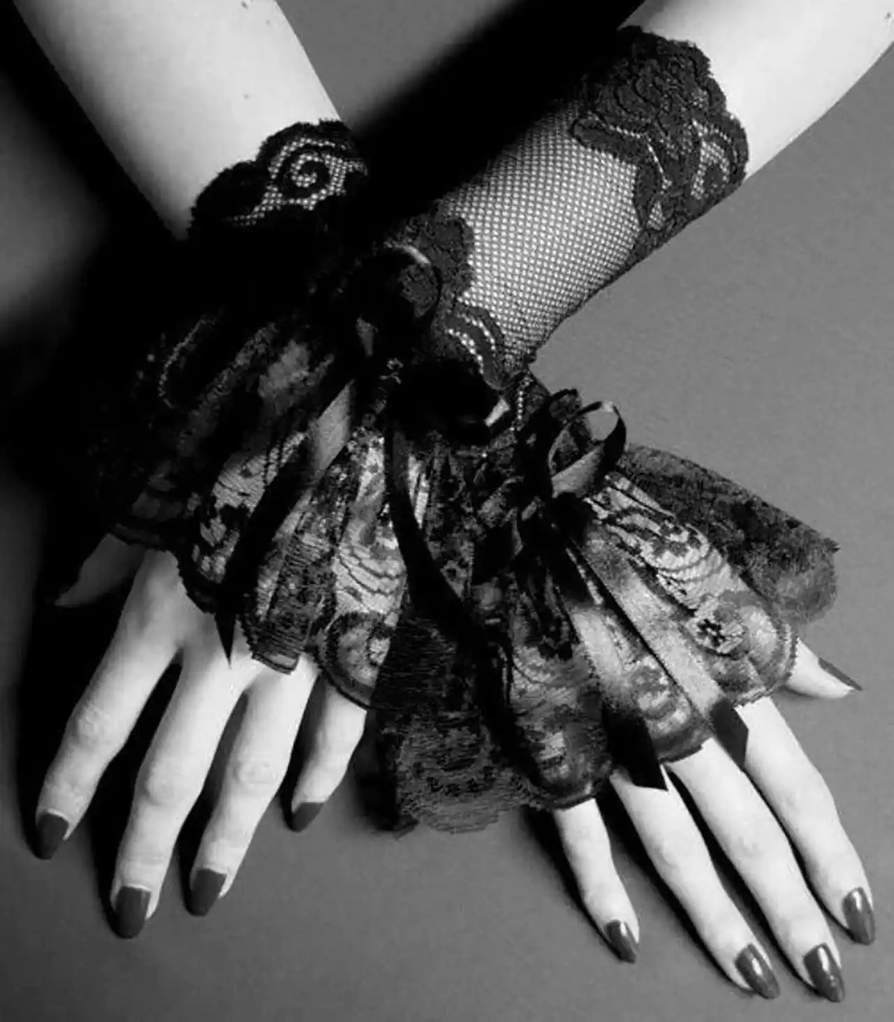 دستکش توری مشکی مجلسی 