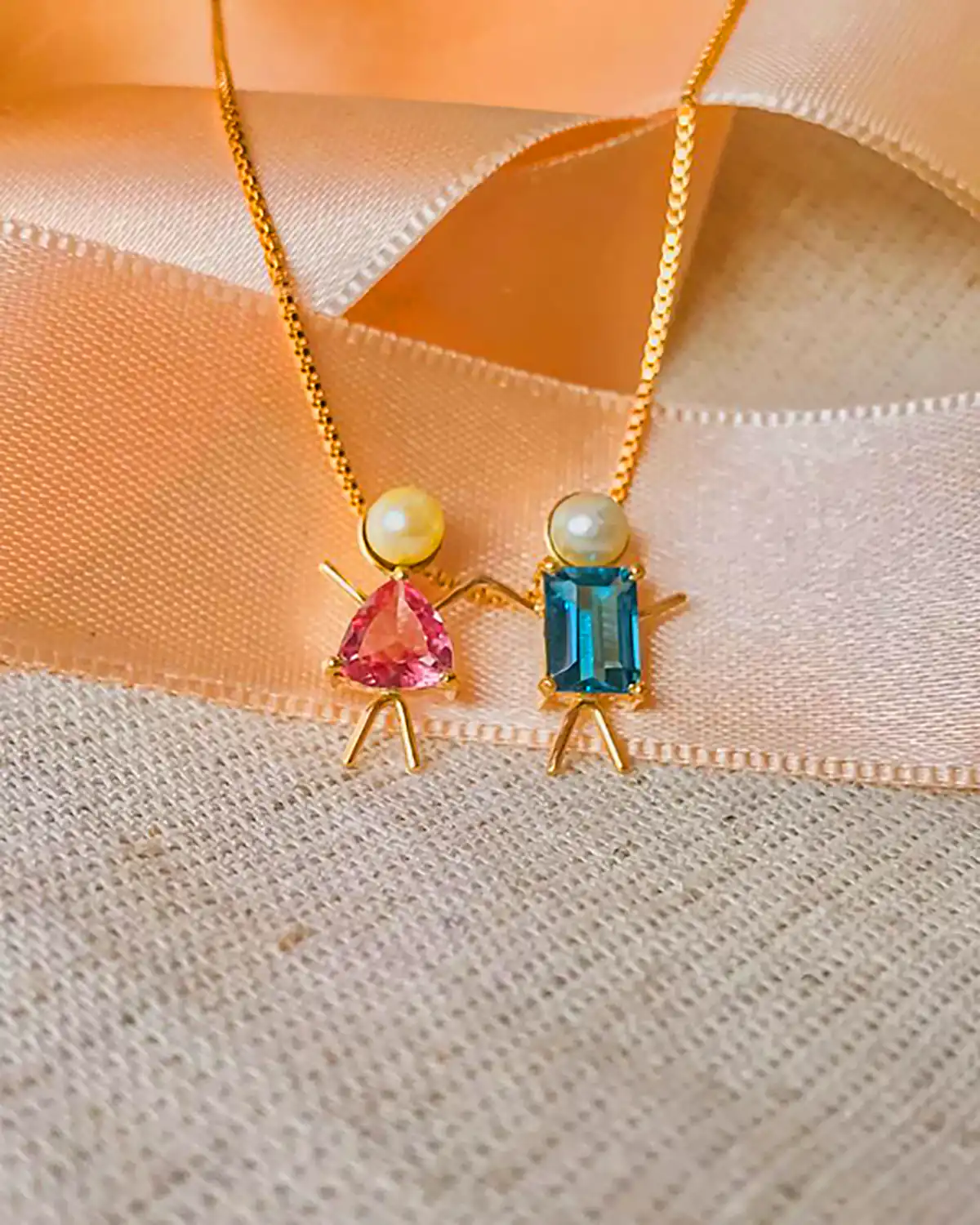 گردنبند طلا نگین دار خانواده