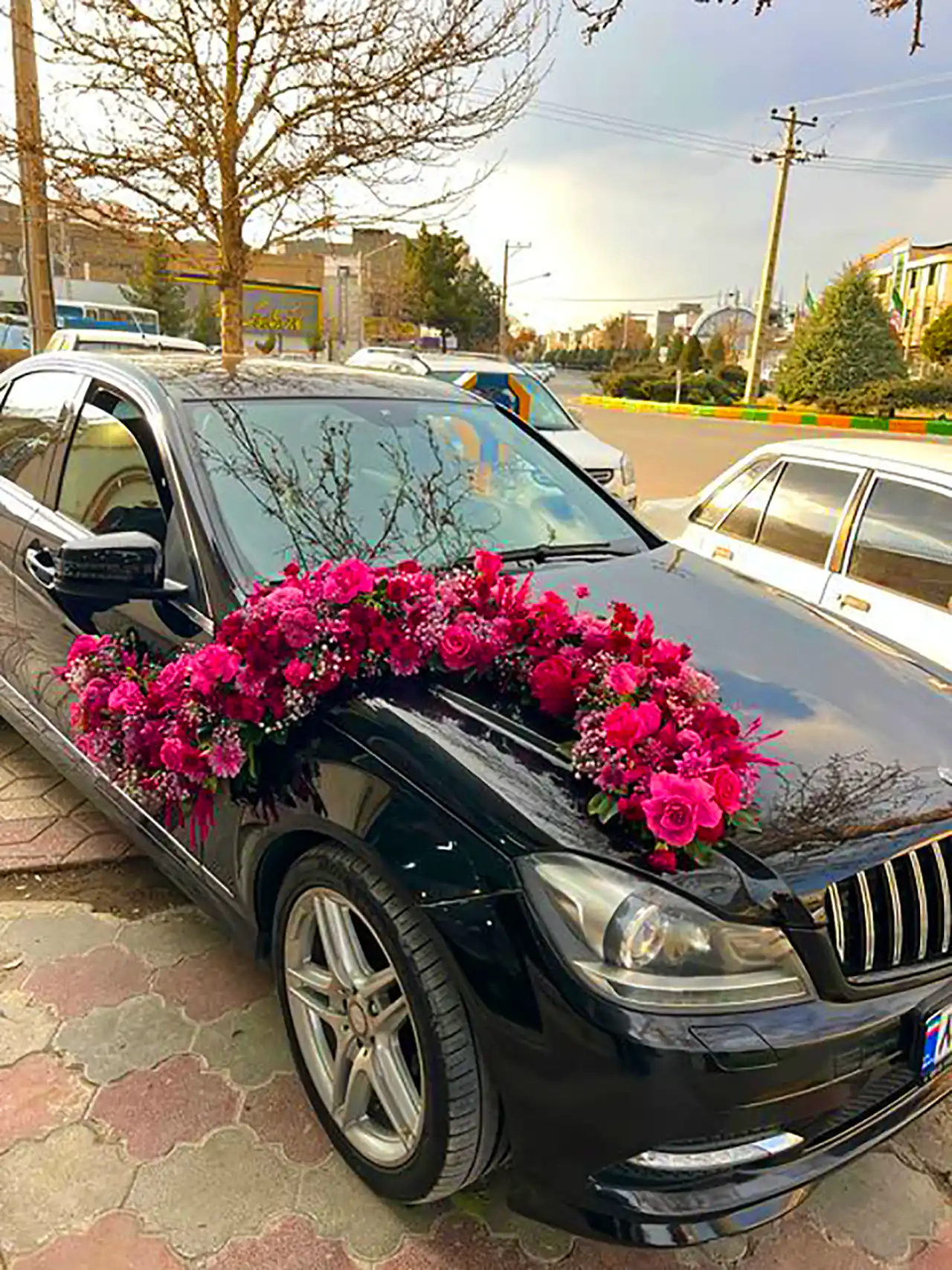 گل آرایی شیک و سنگین ماشین عروس 