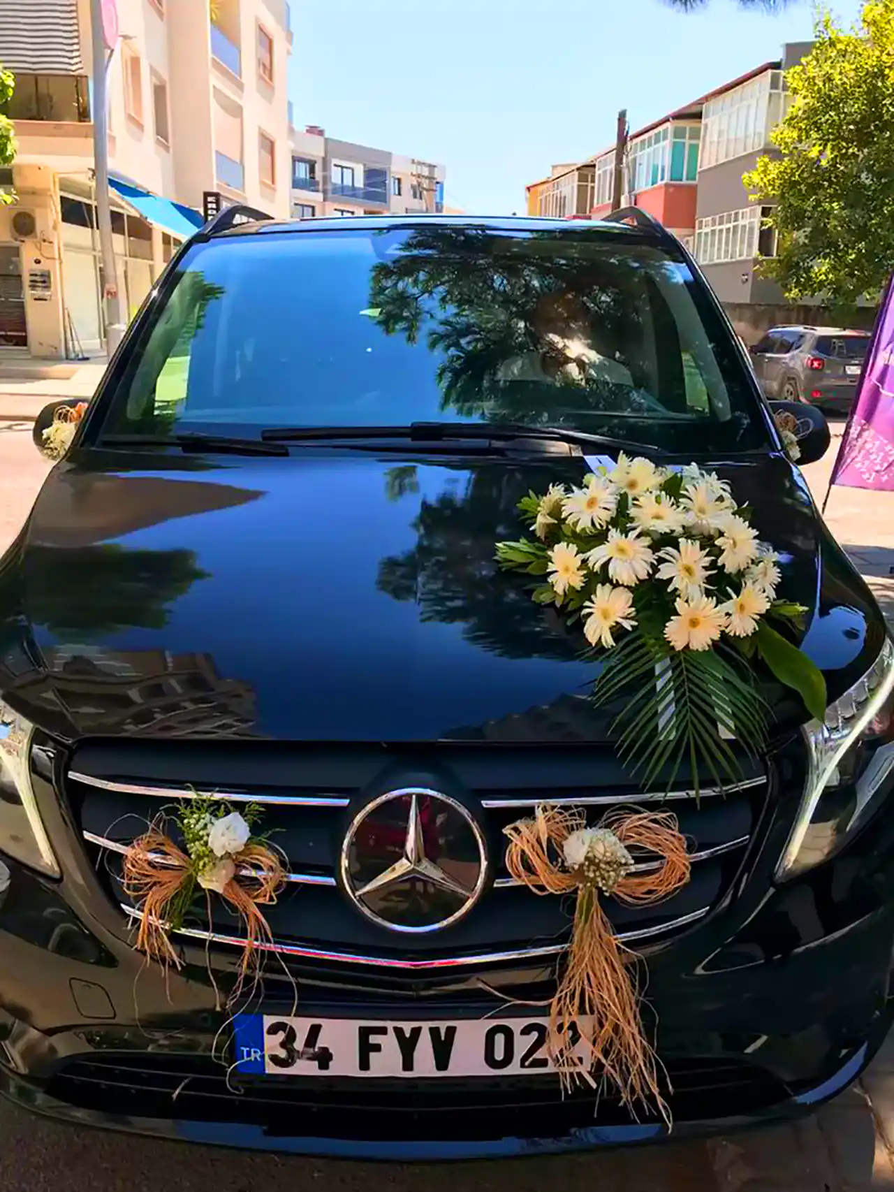 گل آرایی شیک و سنگین ماشین عروس 