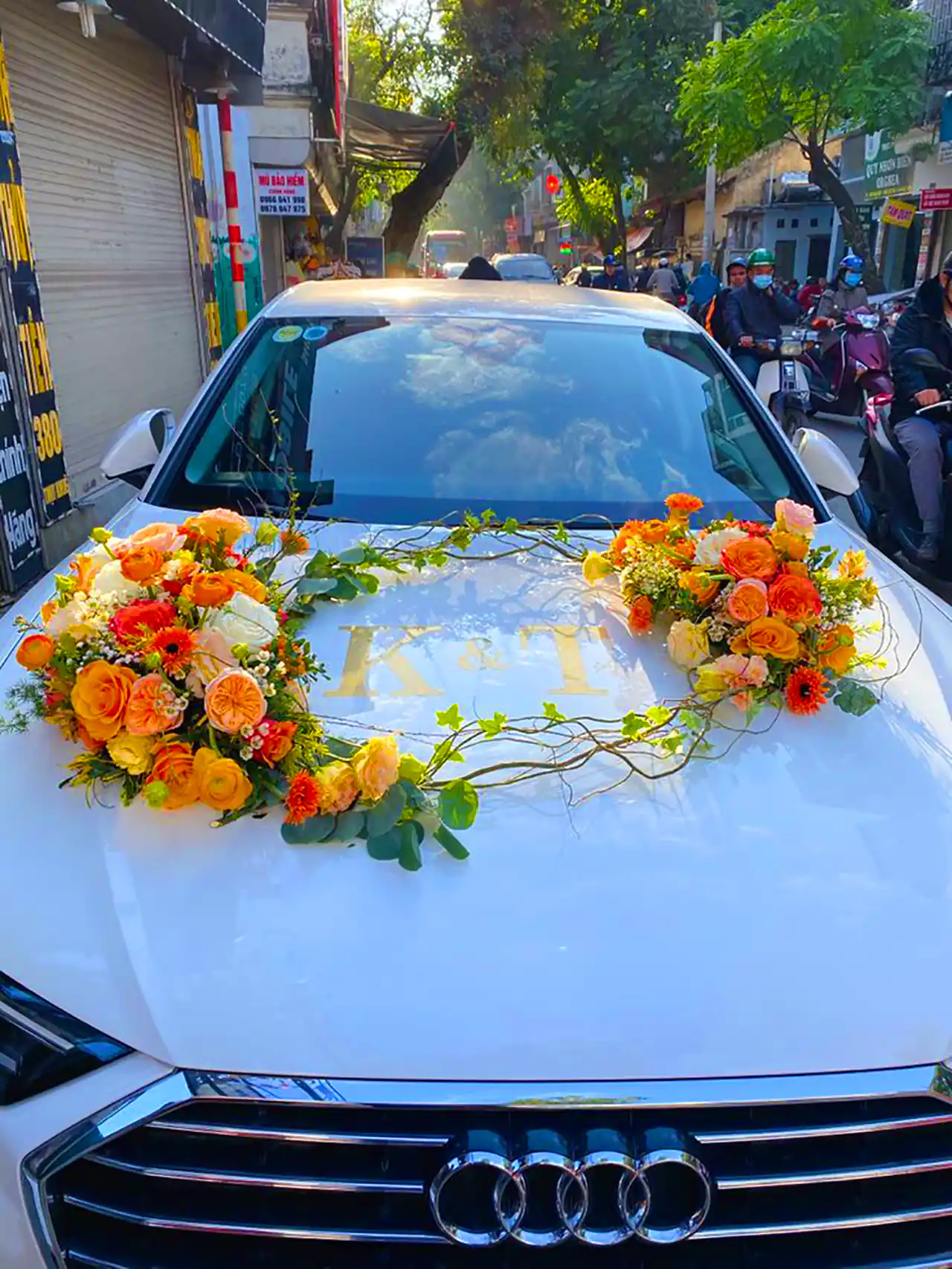 گل آرایی شیک و سنگین ماشین عروس 