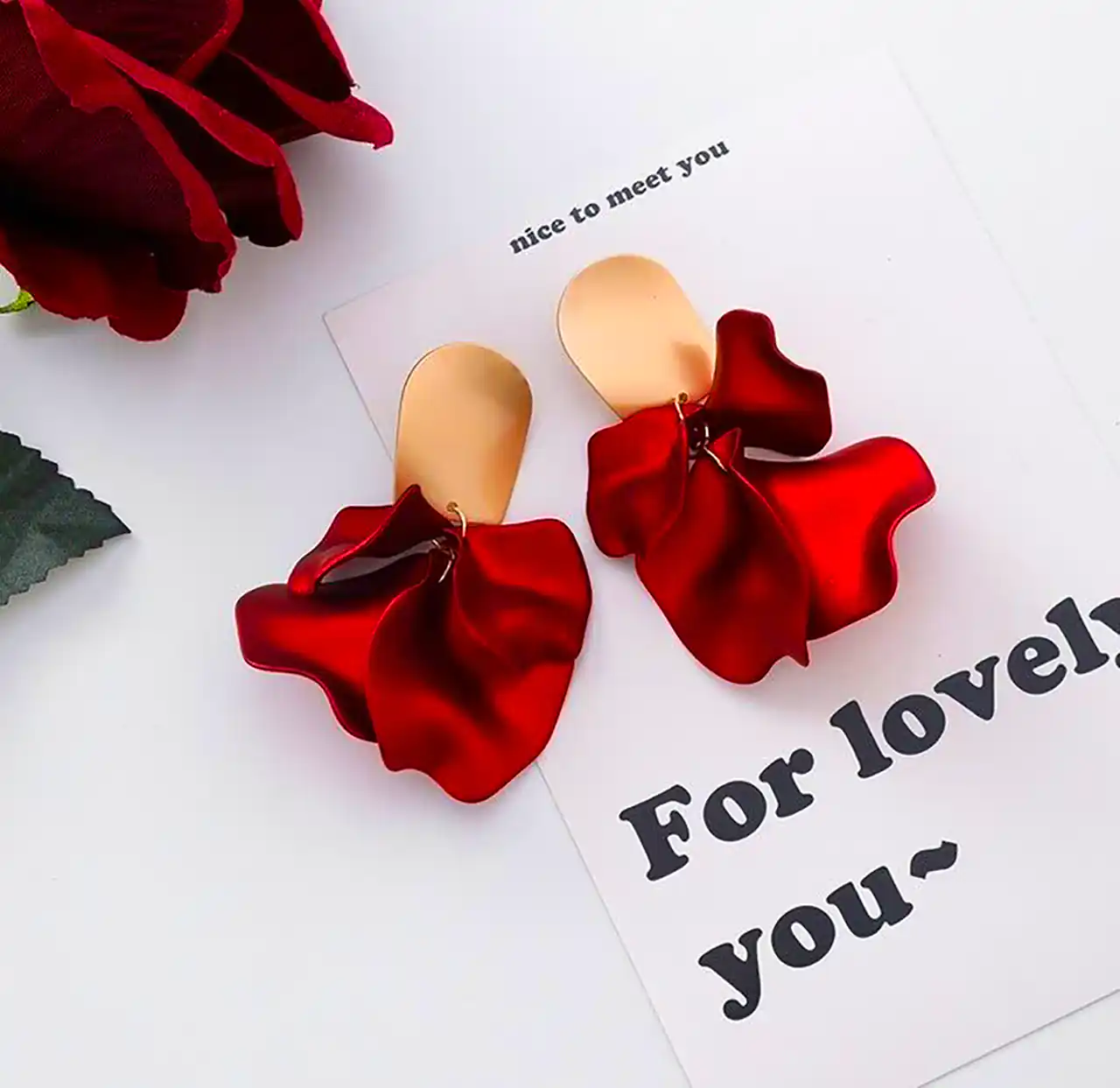 گوشواره گل قرمز آویزی