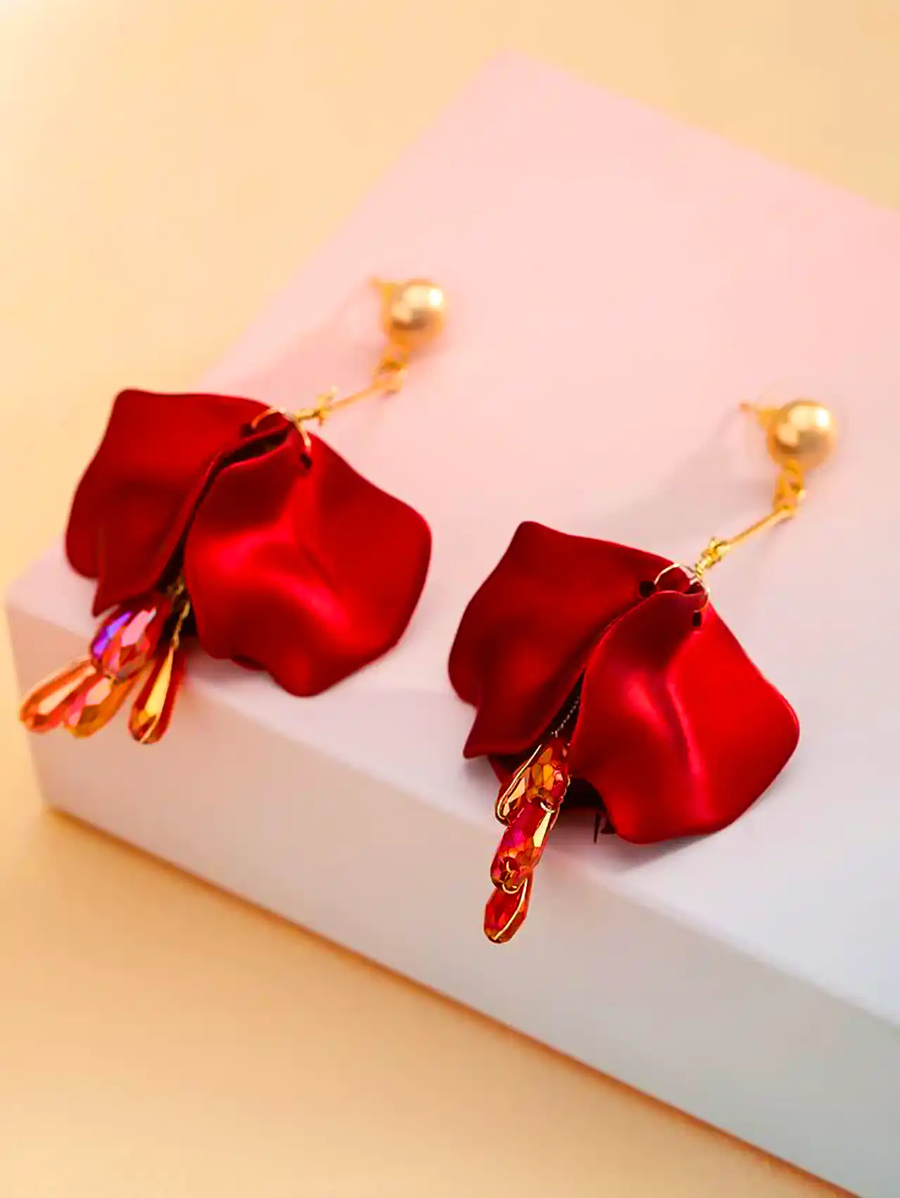 گوشواره گل قرمز آویزی