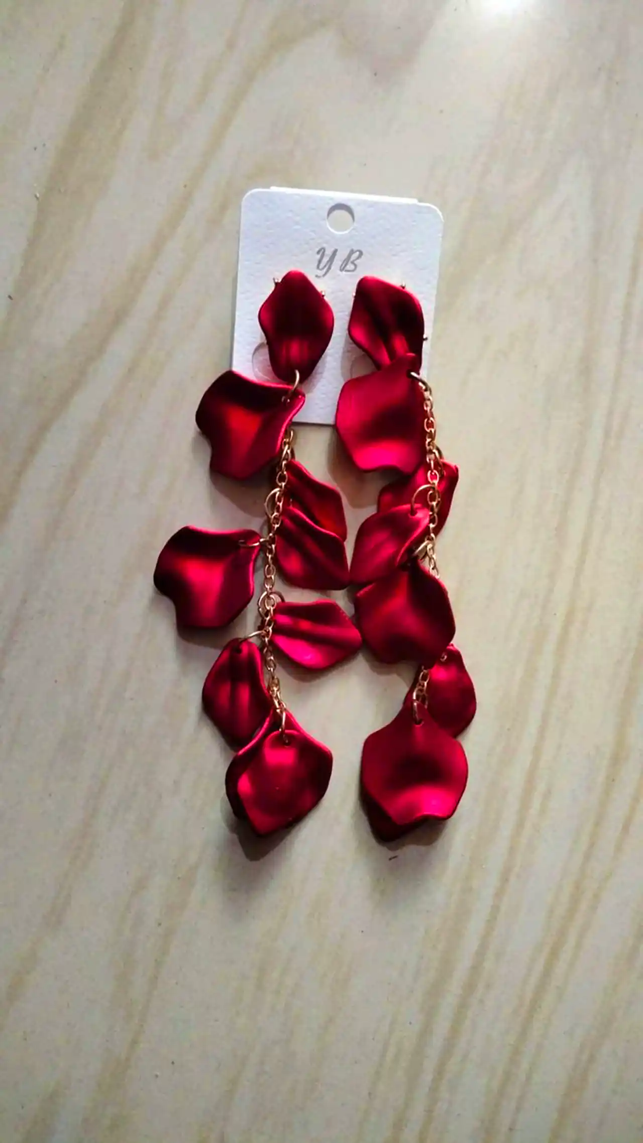 گوشواره گل قرمز آویزی