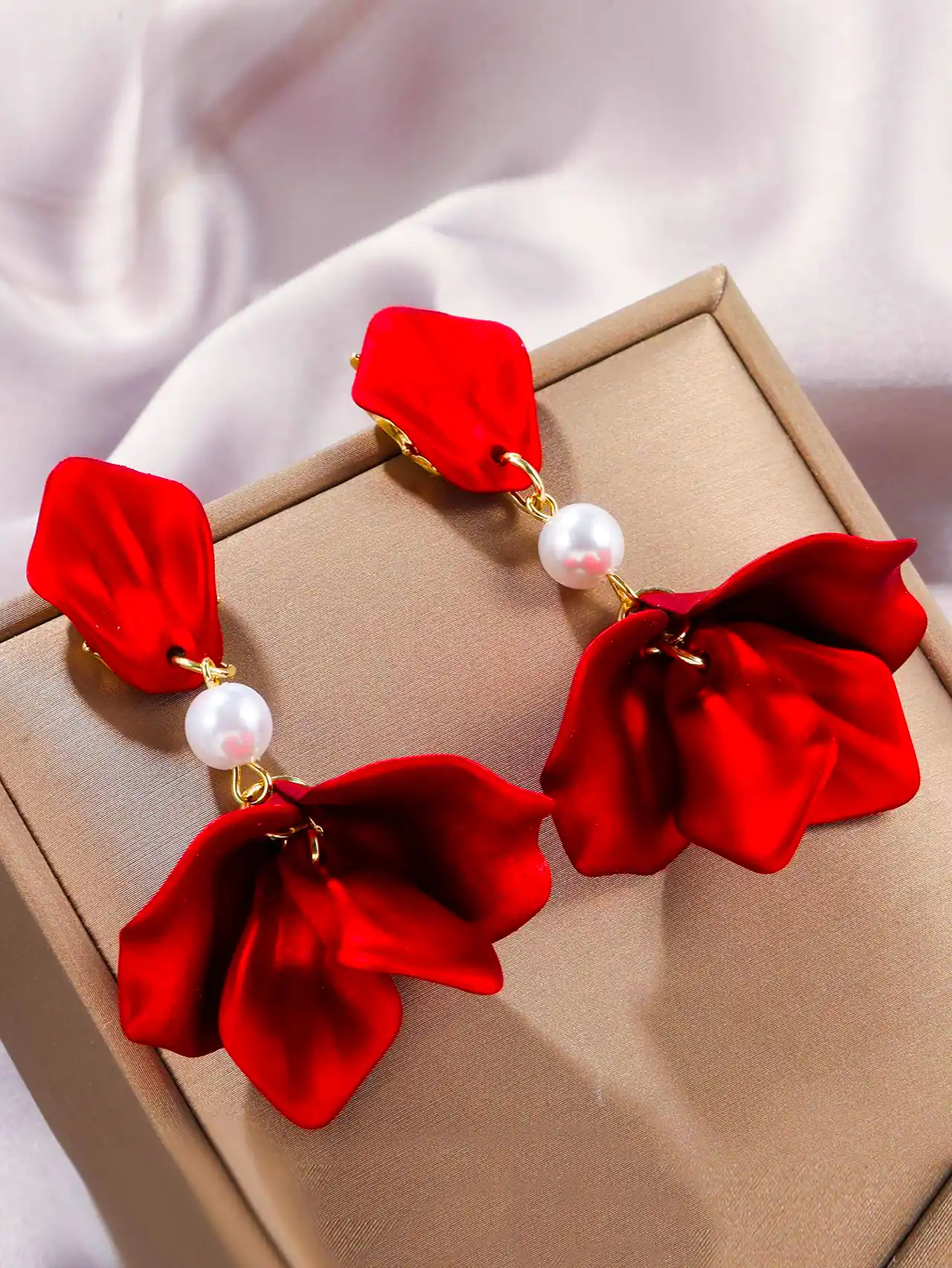 گوشواره گل قرمز آویزی