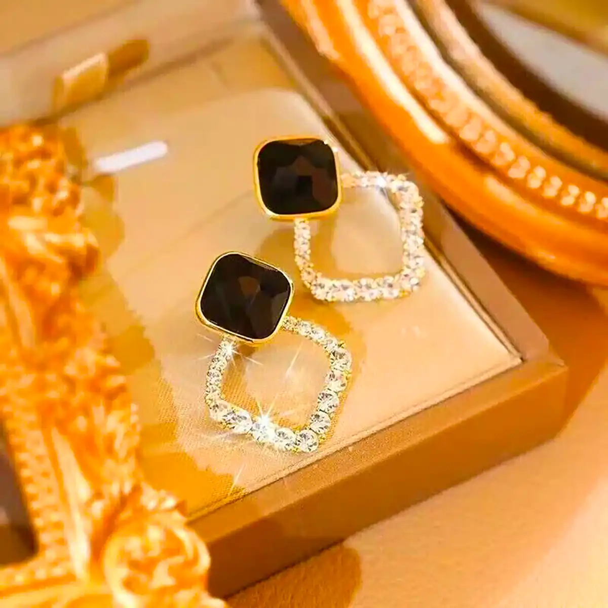 گوشواره مربعی نگین دار