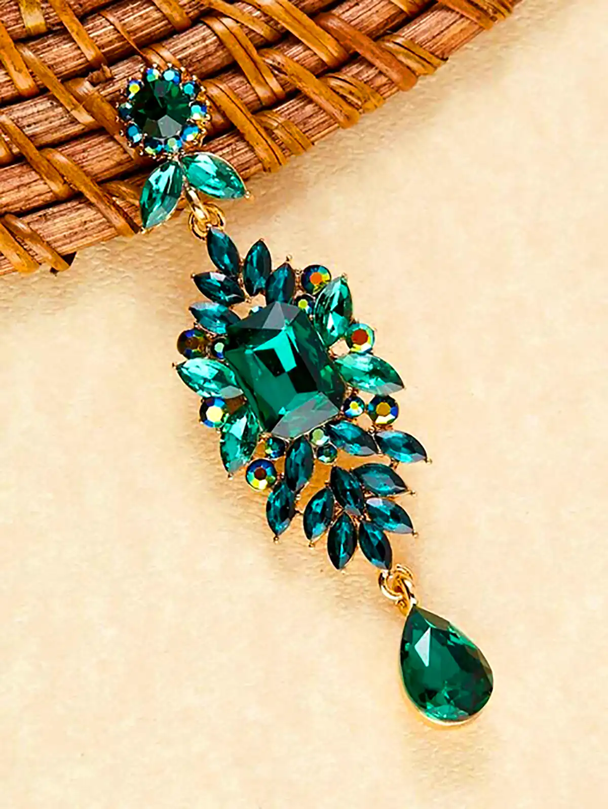 گوشواره بزرگ گل زمردی