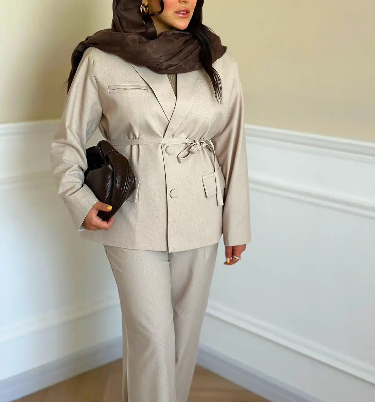 مانتو مینیمال تک رنگ با استایل ساده