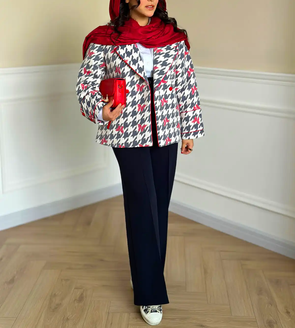 مانتو مینیمال تک رنگ با استایل ساده