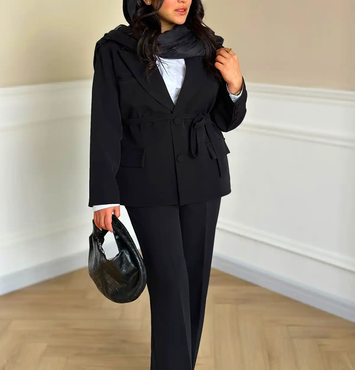 مانتو مینیمال تک رنگ با استایل ساده