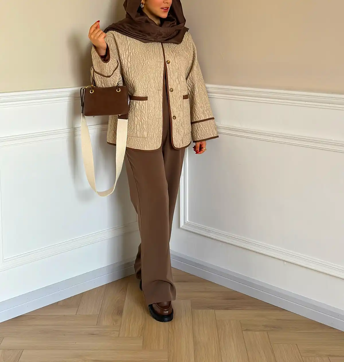 مانتو مینیمال تک رنگ با استایل ساده