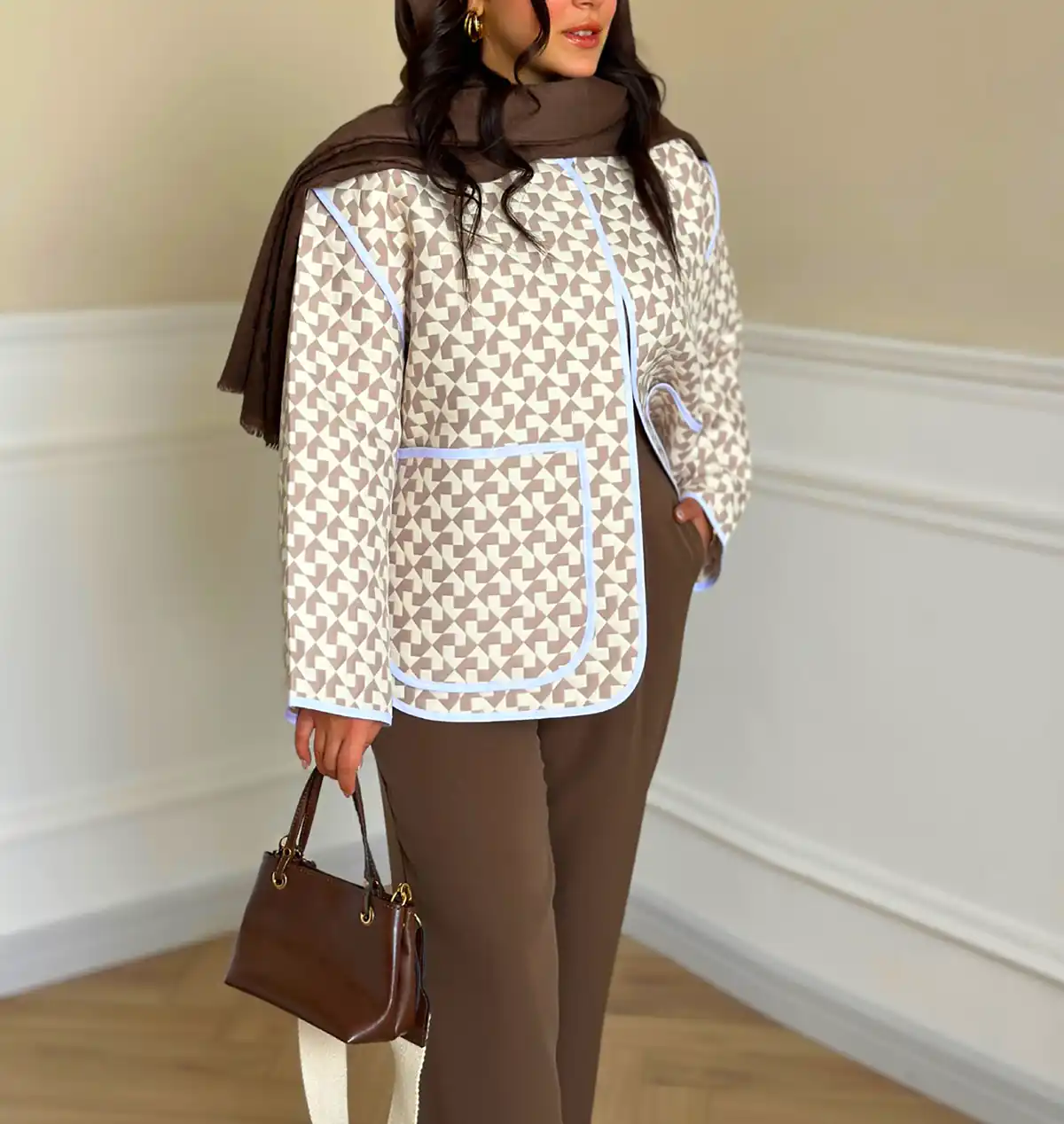 مانتو مینیمال تک رنگ با استایل ساده