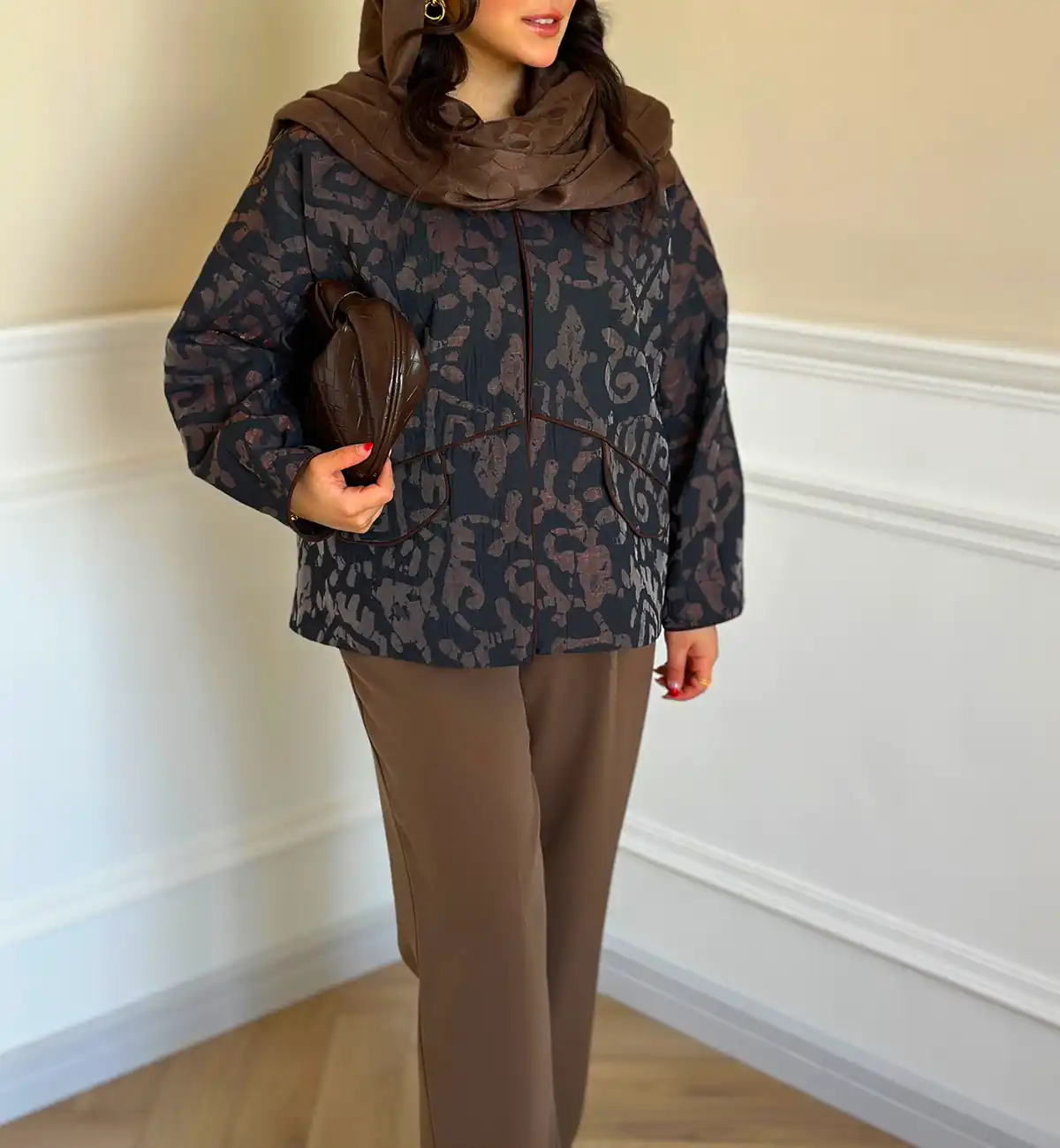 مانتو مینیمال تک رنگ با استایل ساده