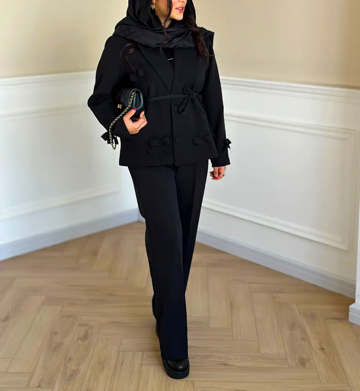 مانتو مینیمال تک رنگ با استایل ساده