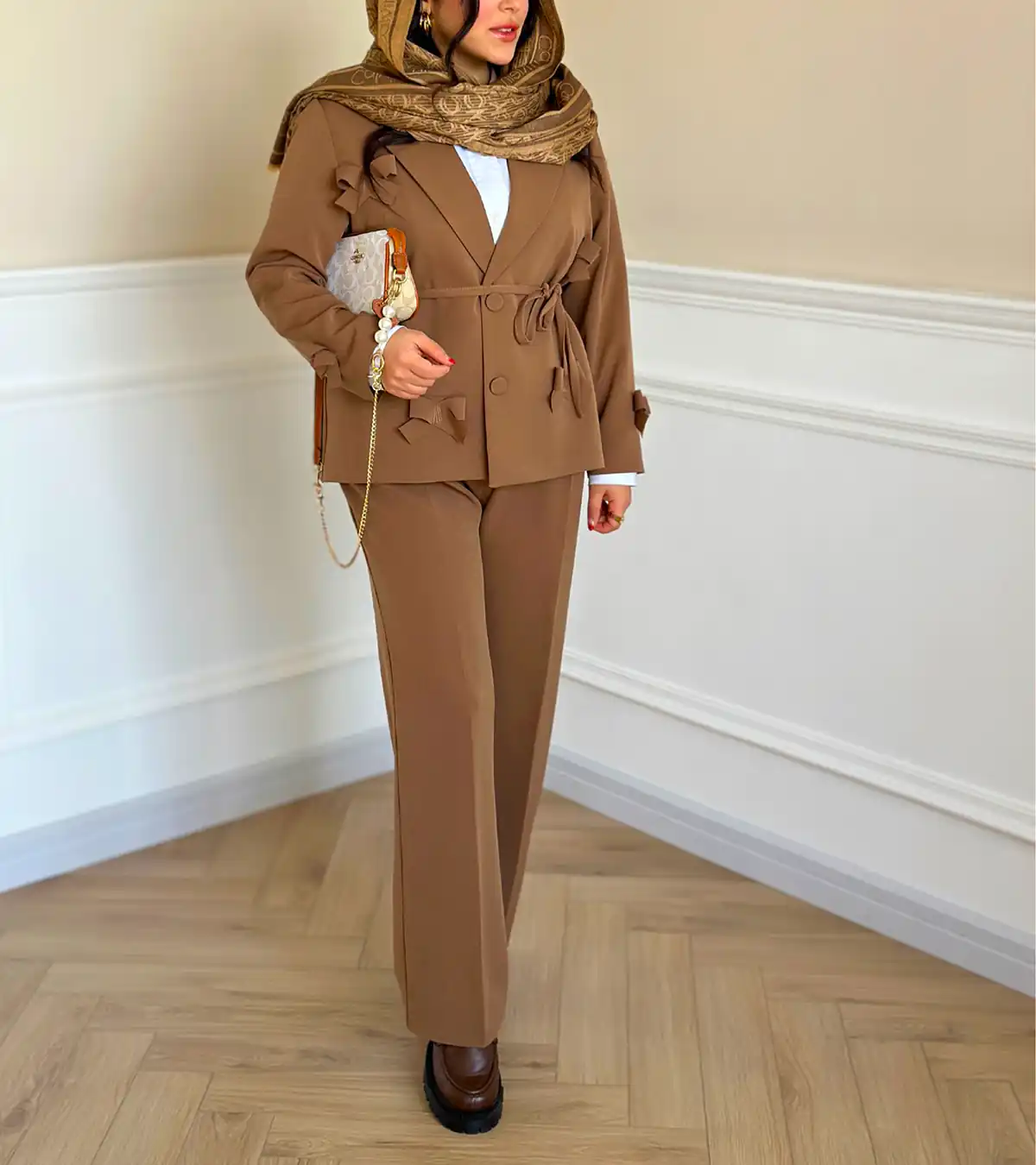 مانتو مینیمال تک رنگ با استایل ساده