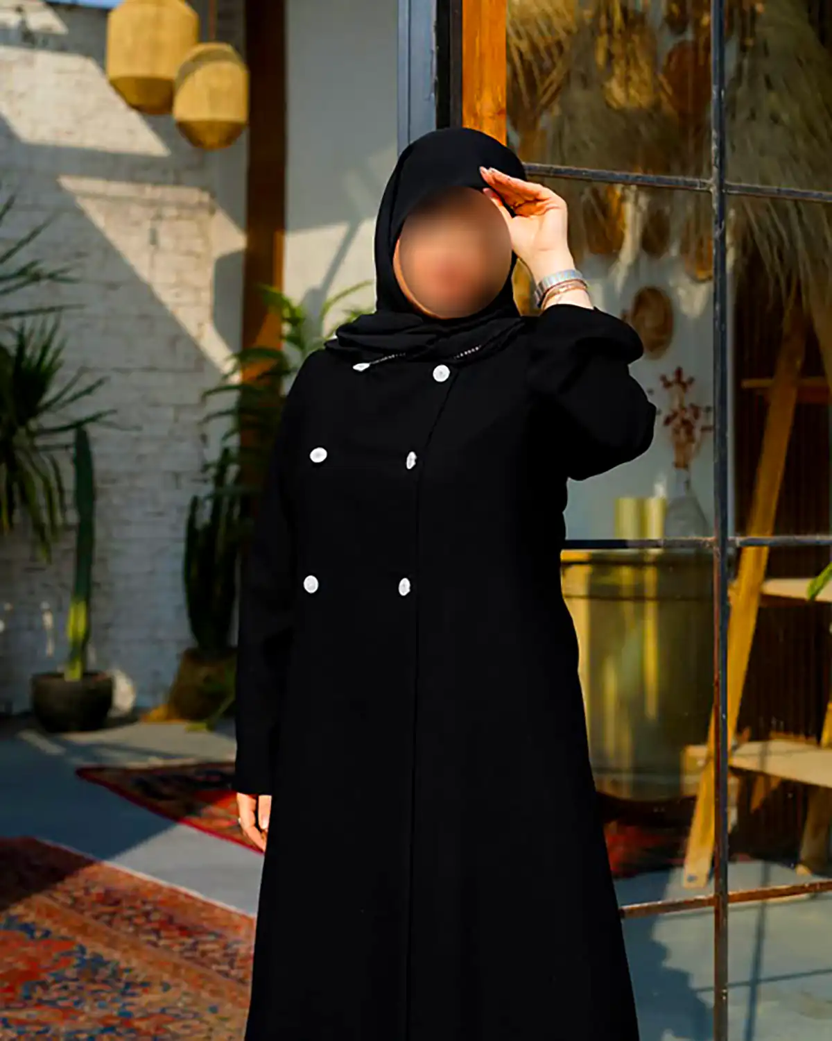 مانتو پوشیده با یقه ساده مدرن