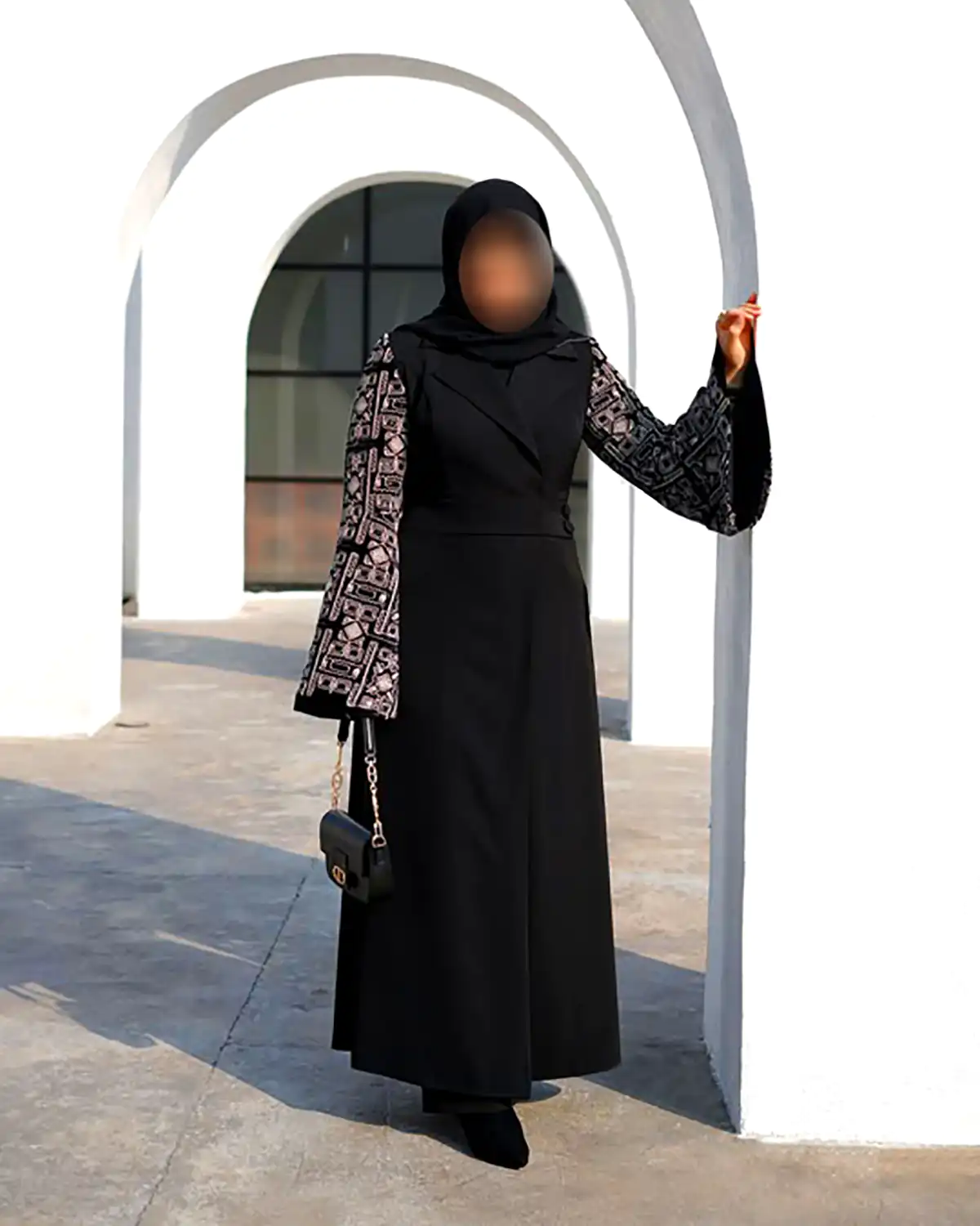 مانتو پوشیده با یقه ساده مدرن