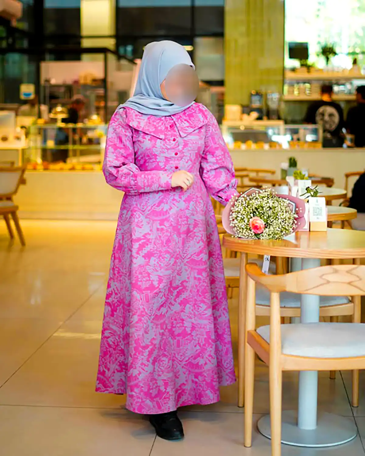 مانتو پوشیده با یقه ساده مدرن