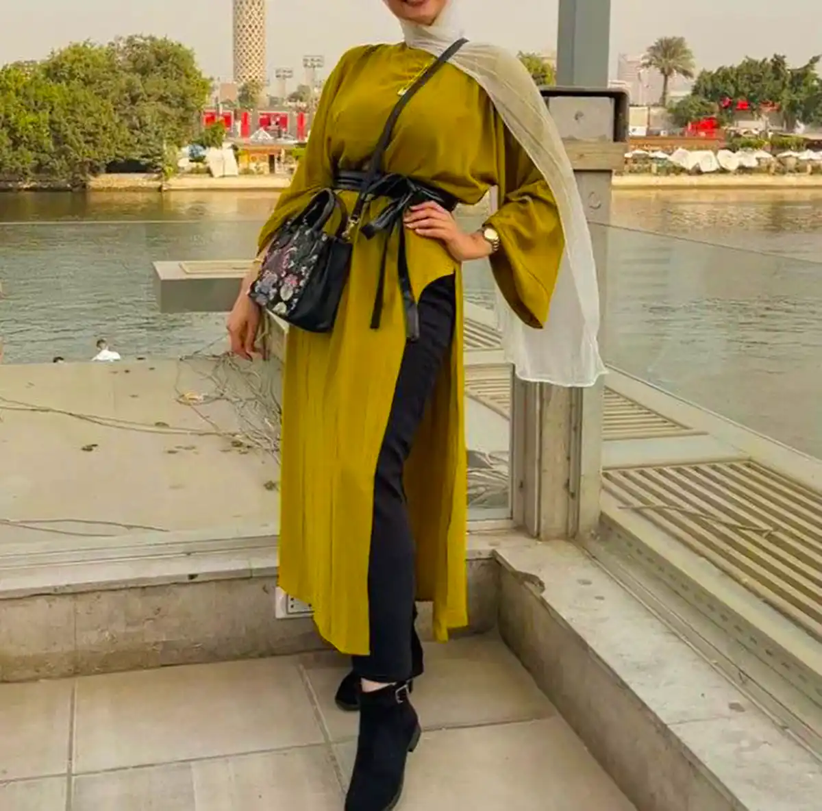 مانتو زنانه با طراحی خاص