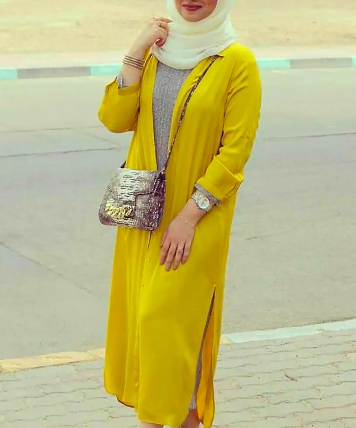 مانتو زنانه با طراحی خاص