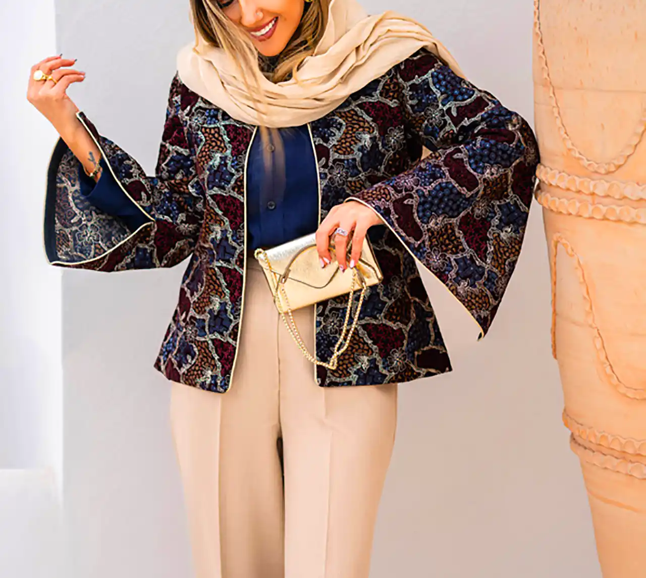 مانتو ایرانی با دوخت خاص 