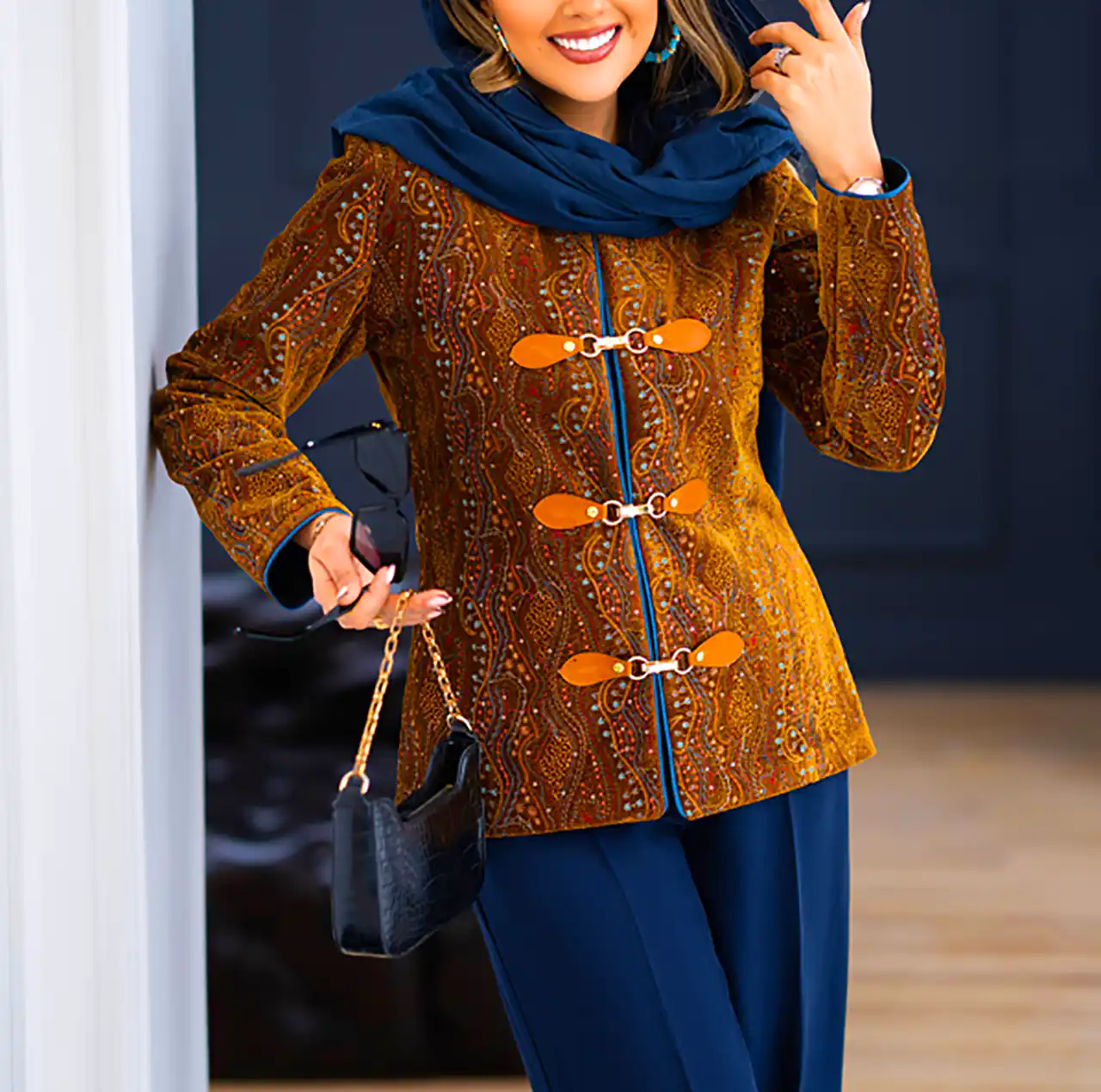 مانتو ایرانی با دوخت خاص 