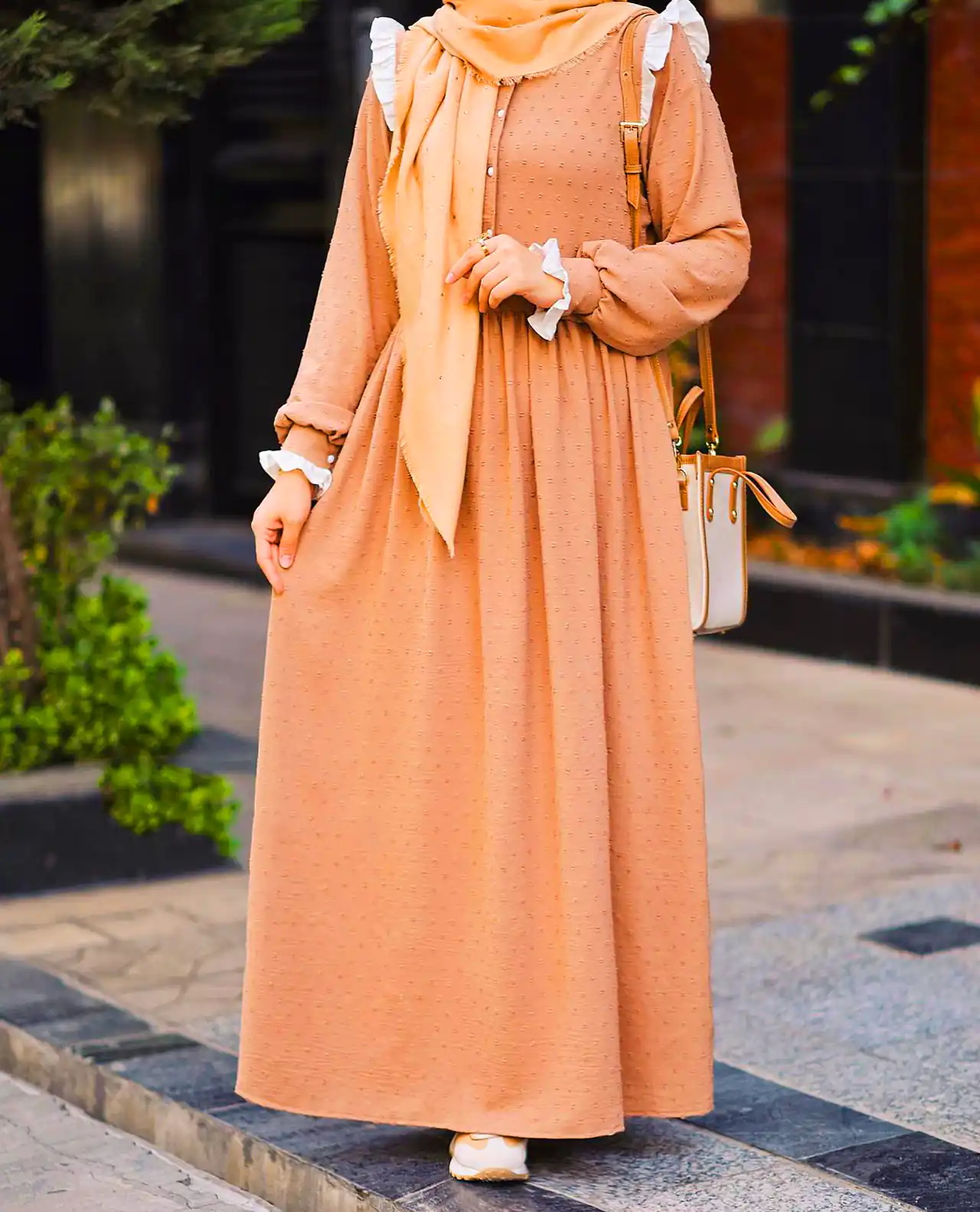 مانتو پوشیده با دوخت ظریف مزونی