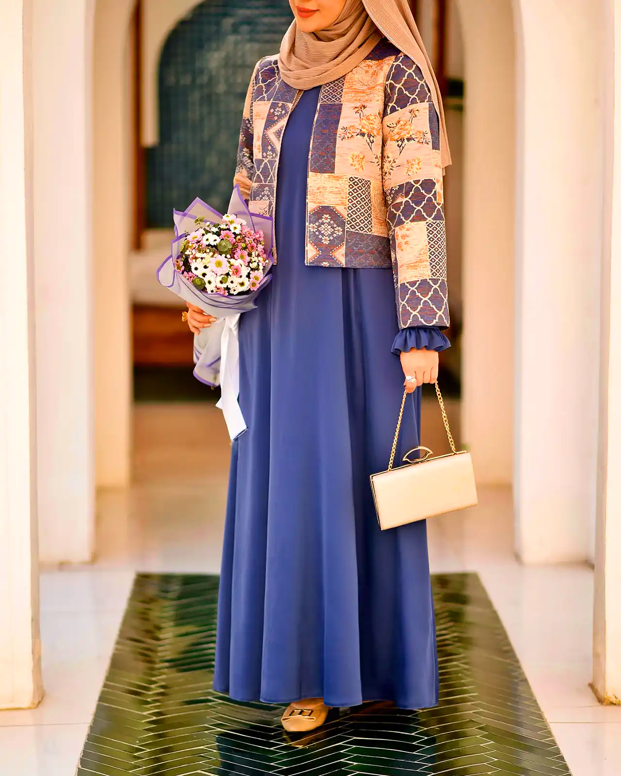 مانتو پوشیده با طراحی ایرانی اصیل