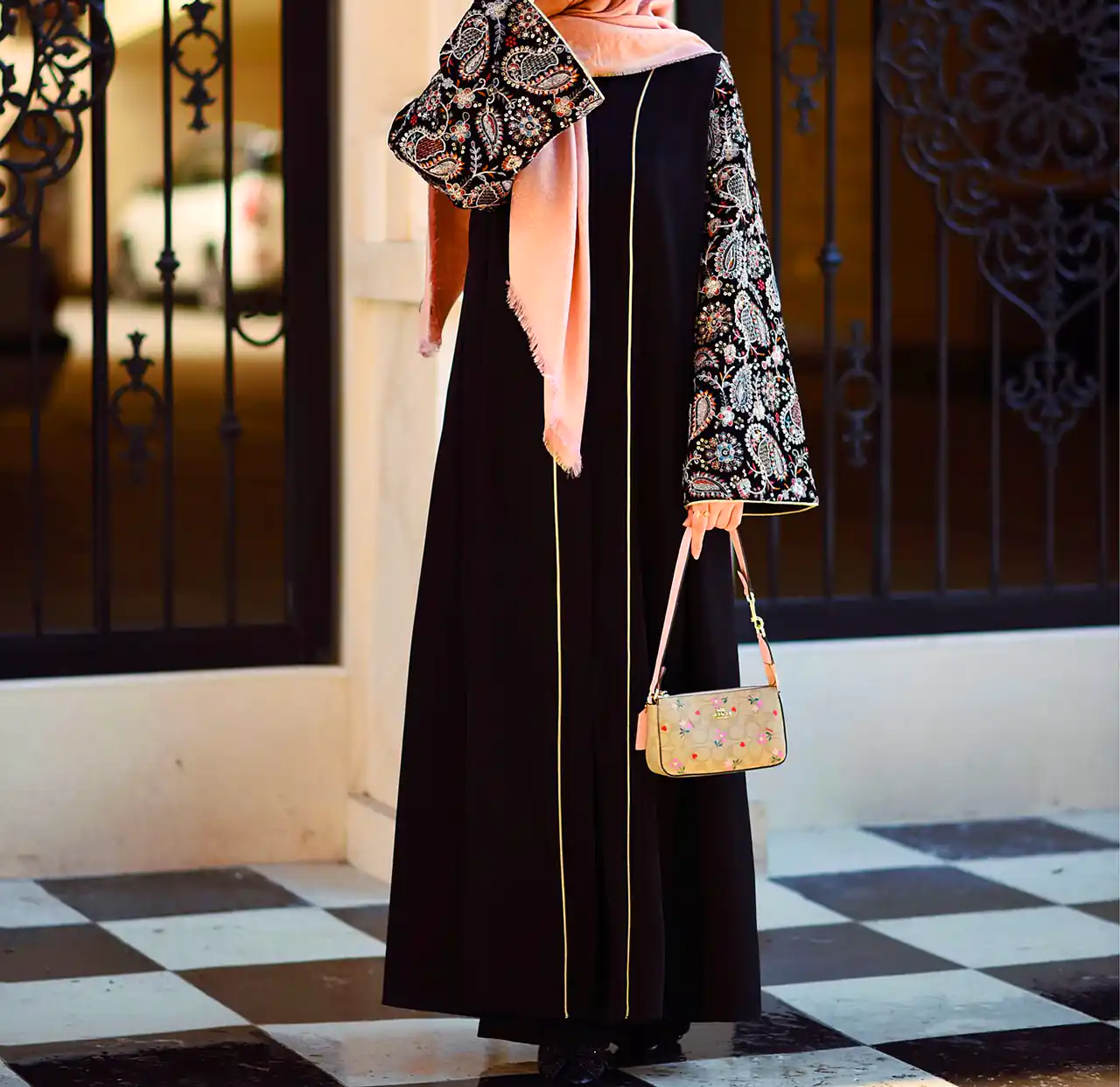 مانتو پوشیده با طراحی ایرانی اصیل