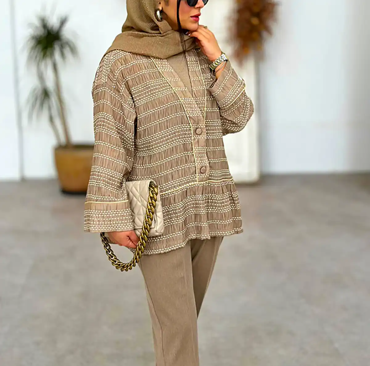 مانتوی مینیمال با رنگهای کاربردی