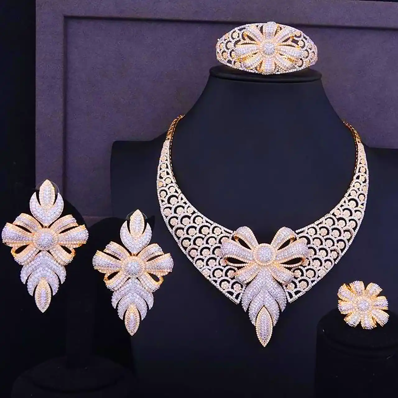 سرویس کامل جواهر لاکچری 