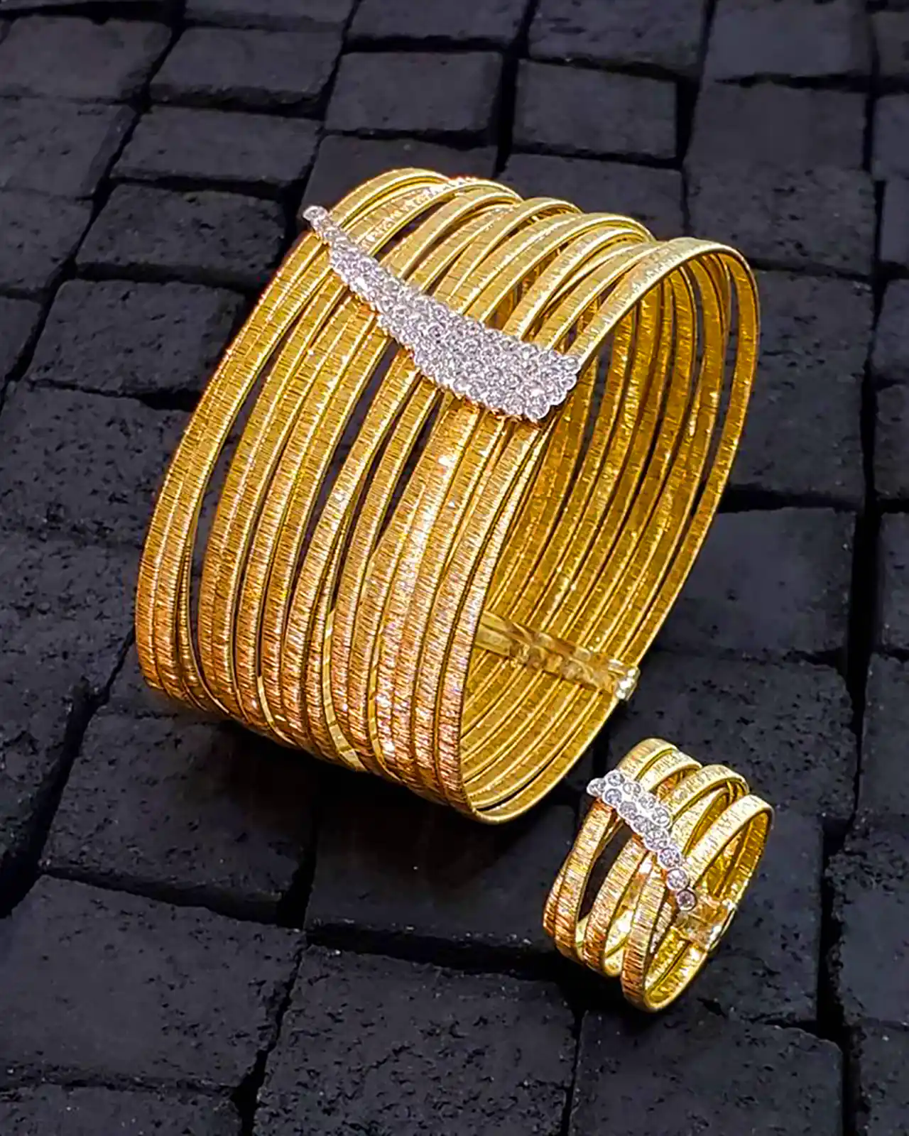 ست دستبند و انگشتر لاکچری 