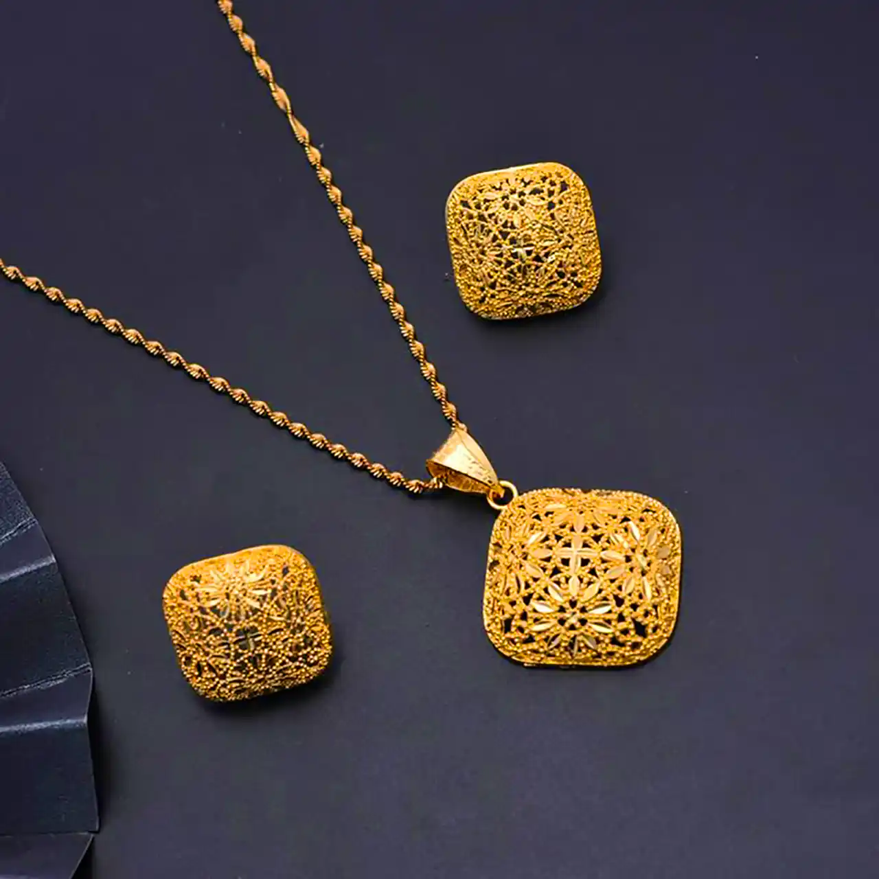 ست گردنبند و گوشواره شیک طلا