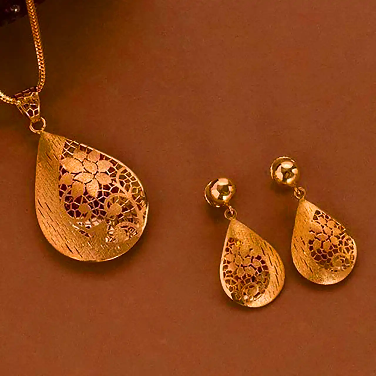 ست گردنبند و گوشواره شیک طلا