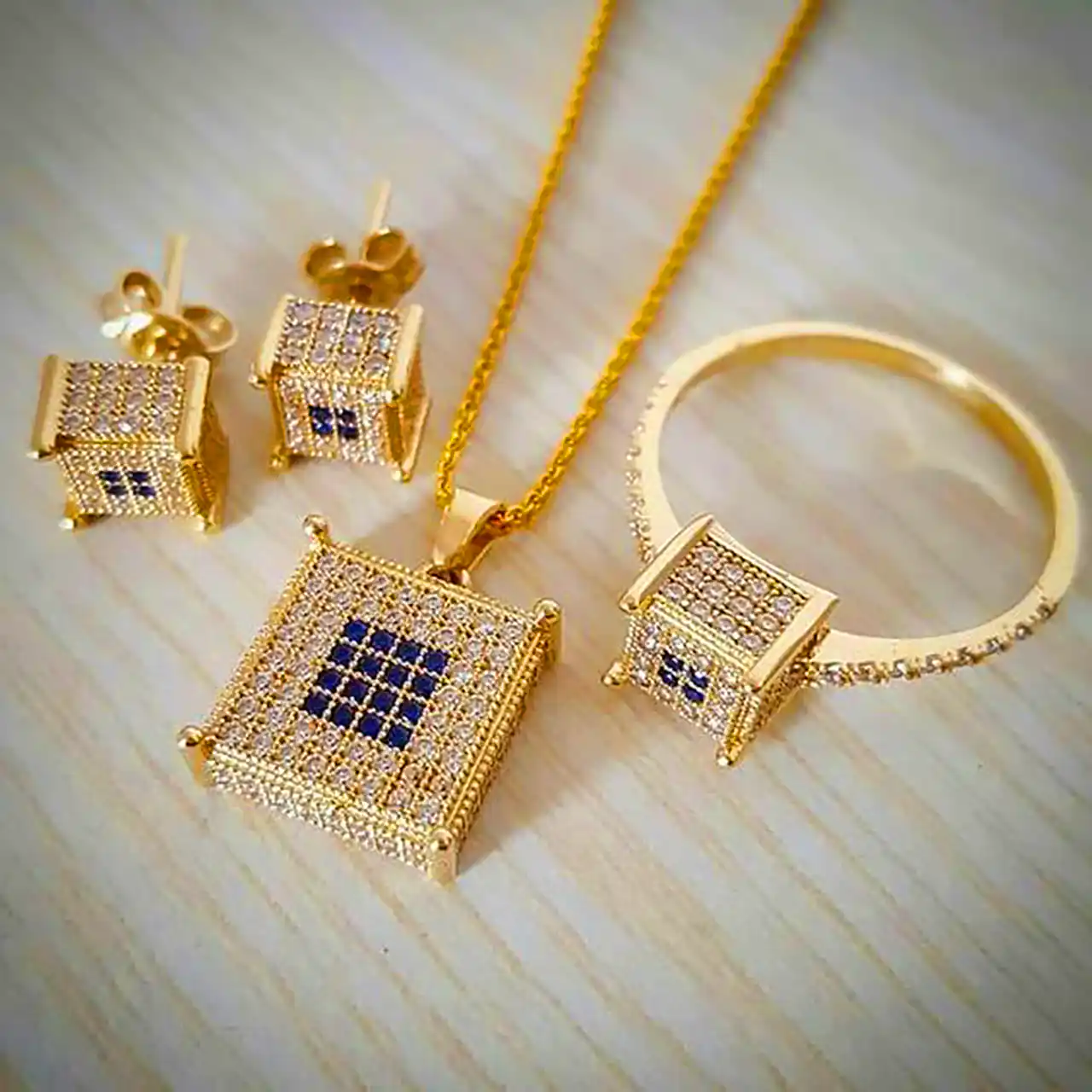 ست گردنبند و گوشواره شیک طلا