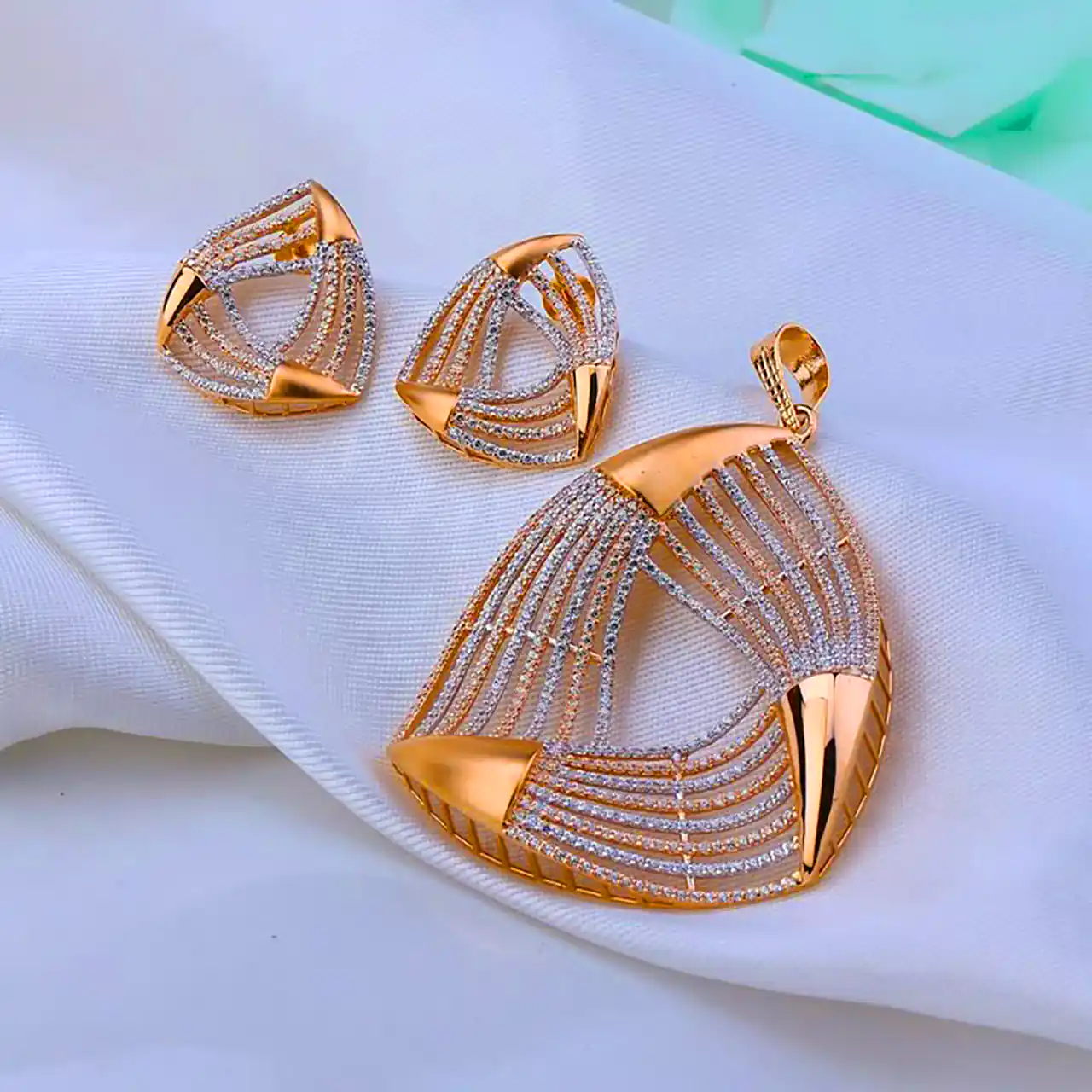 ست گردنبند و گوشواره شیک طلا