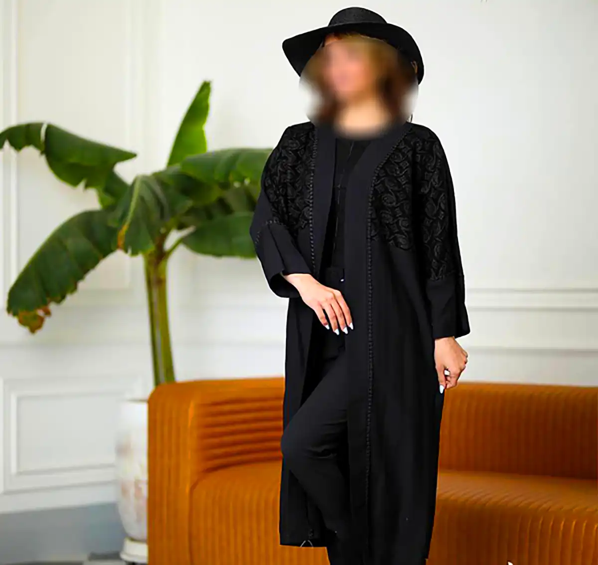 تیپ زنانه با رنگ مشکی مینیمال