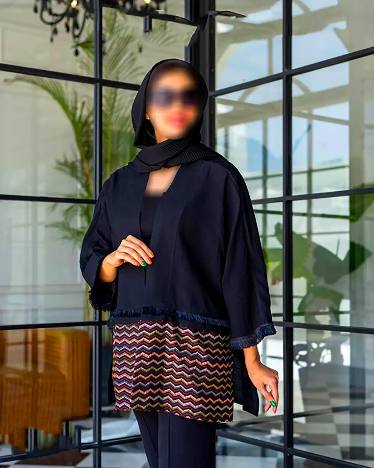 تیپ زنانه با رنگ مشکی مینیمال